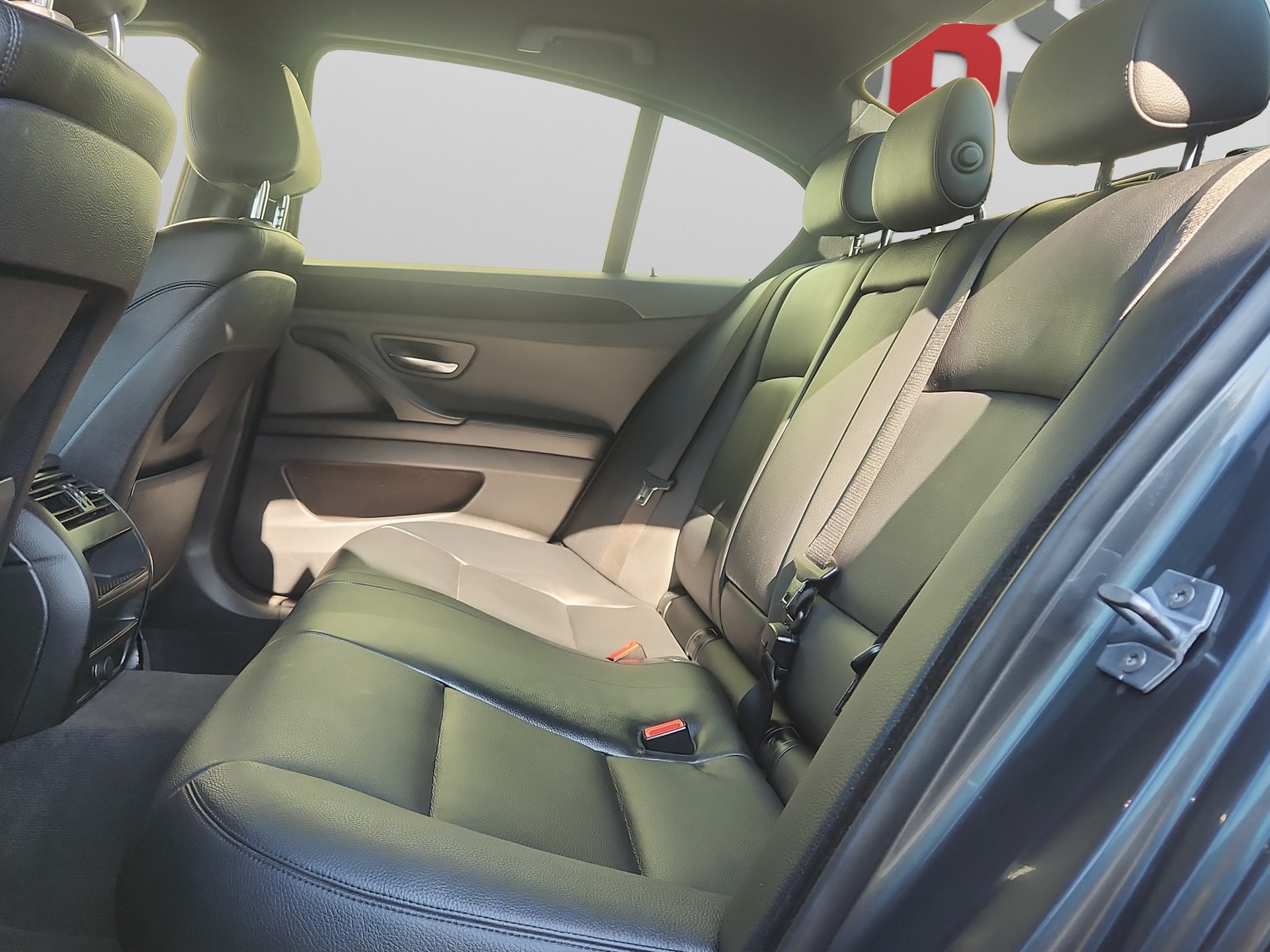 BMW 520d xDrive Luxury Line Steptronic-image-10