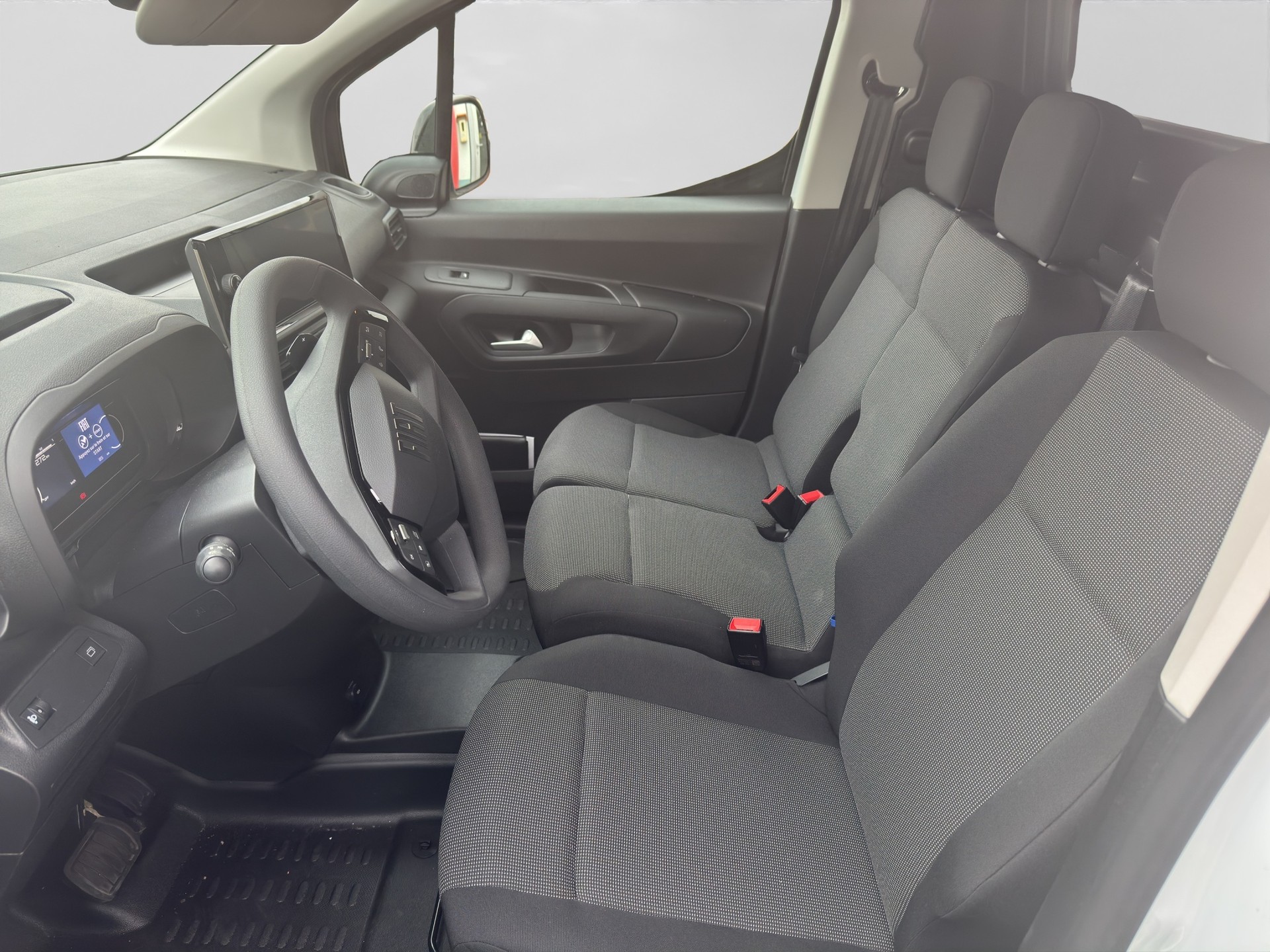 FIAT E-Doblo L2 50kWh 800kg Easy Pro 4x4-image-3