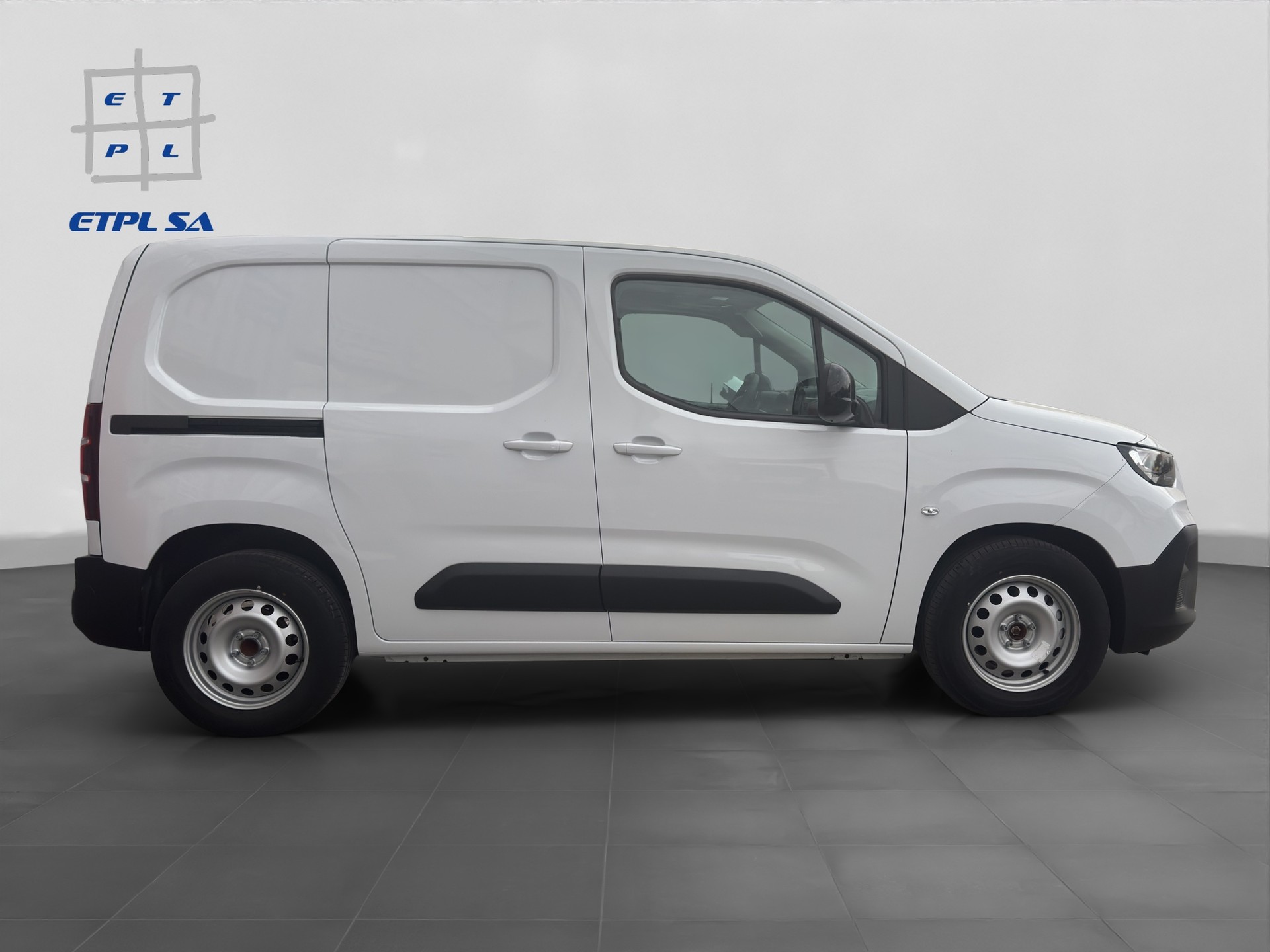 FIAT E-Doblo L2 50kWh 800kg Easy Pro 4x4-image-1