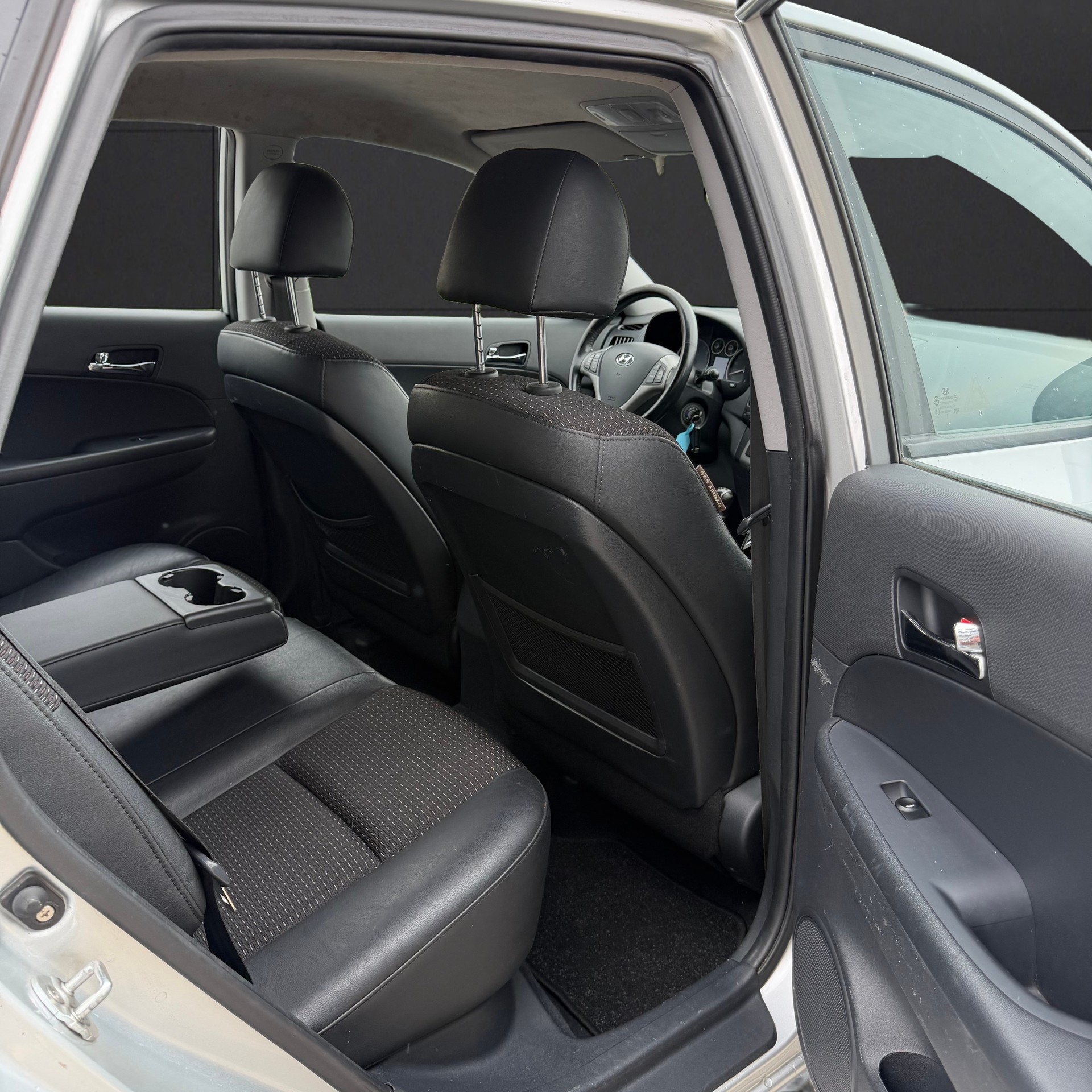 HYUNDAI i30 2.0 Premium-image-14