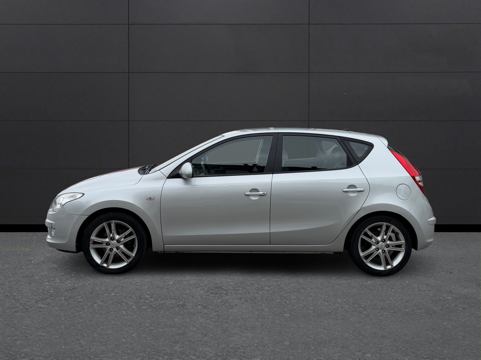 HYUNDAI i30 2.0 Premium-image-2