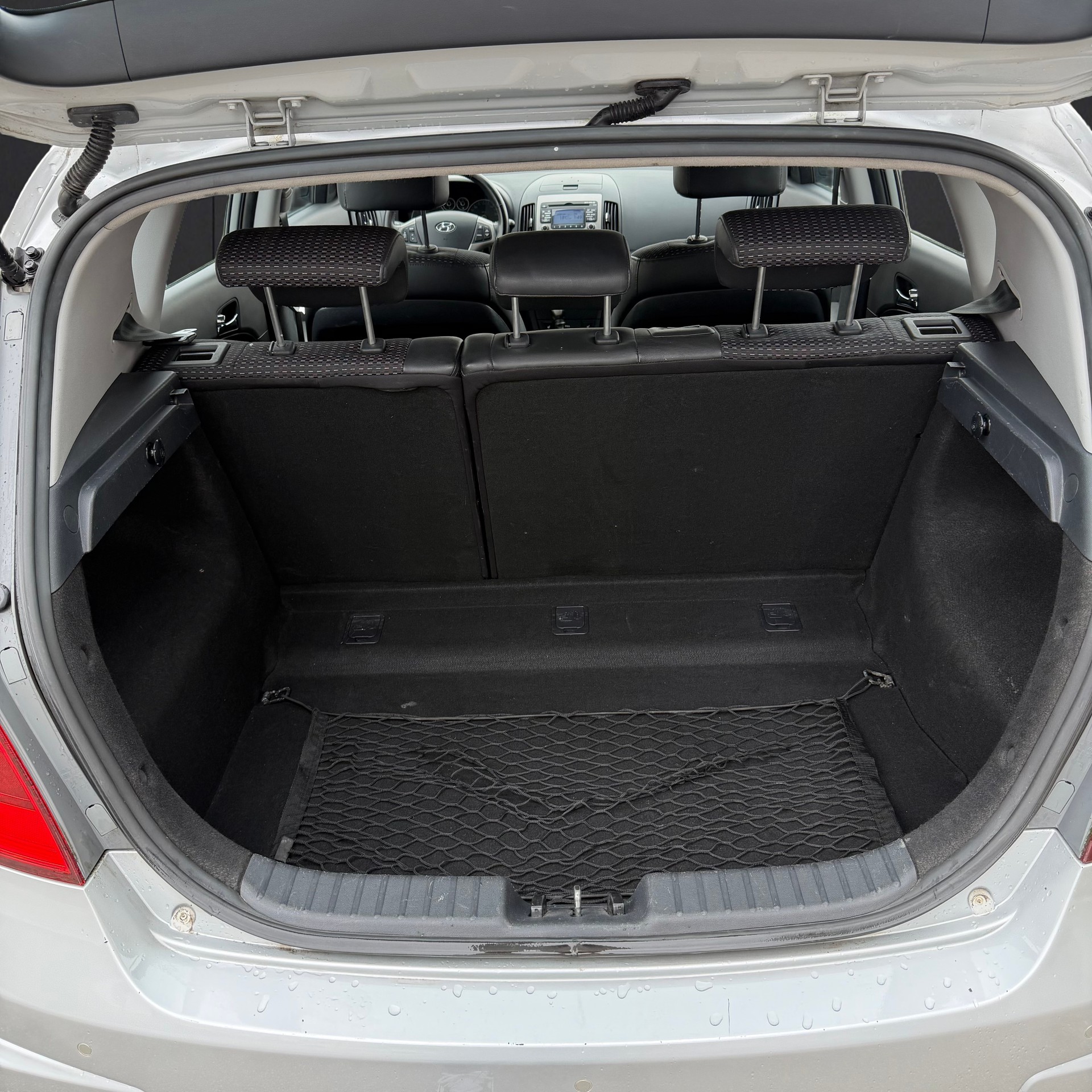HYUNDAI i30 2.0 Premium-image-17