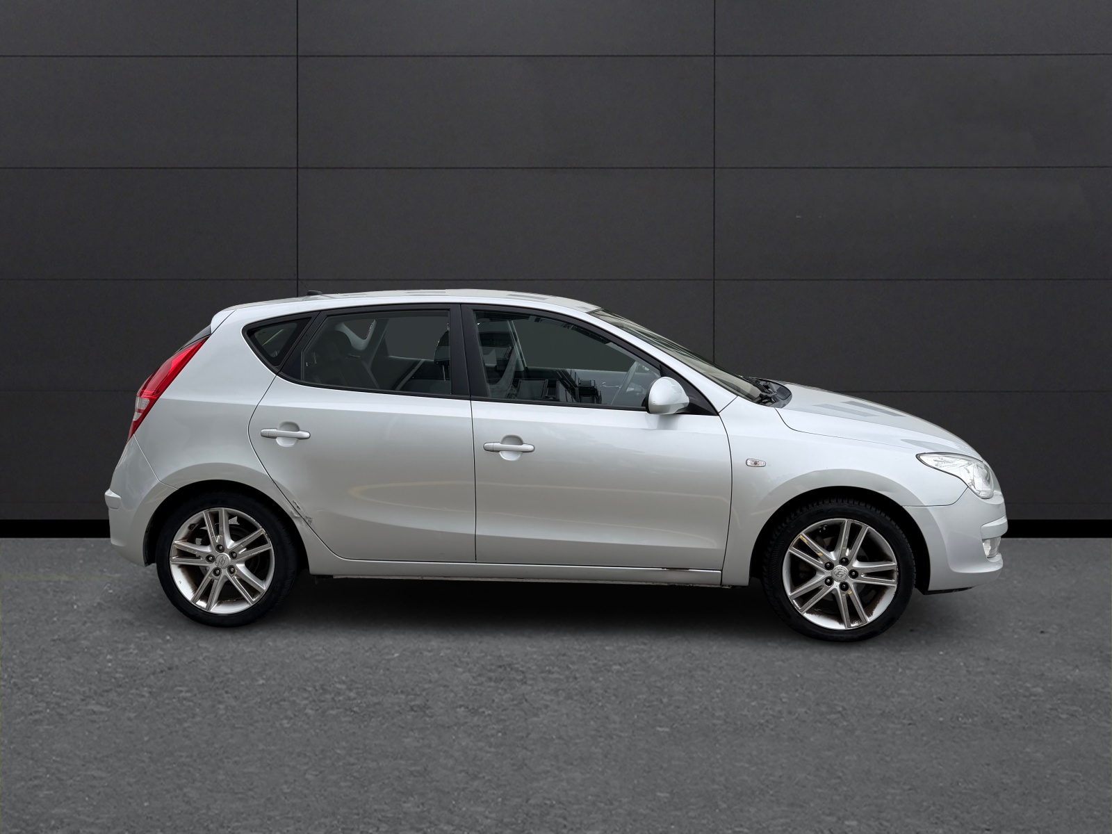 HYUNDAI i30 2.0 Premium-image-5