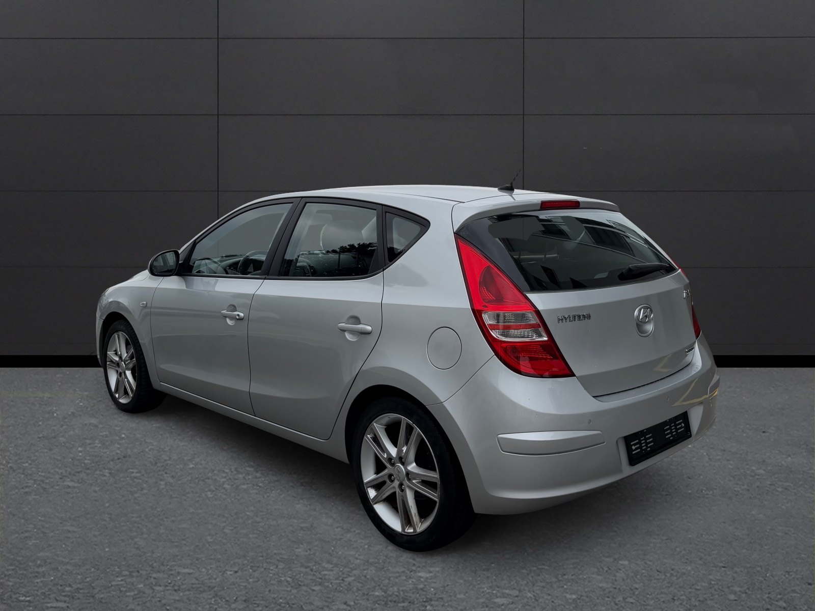 HYUNDAI i30 2.0 Premium-image-3