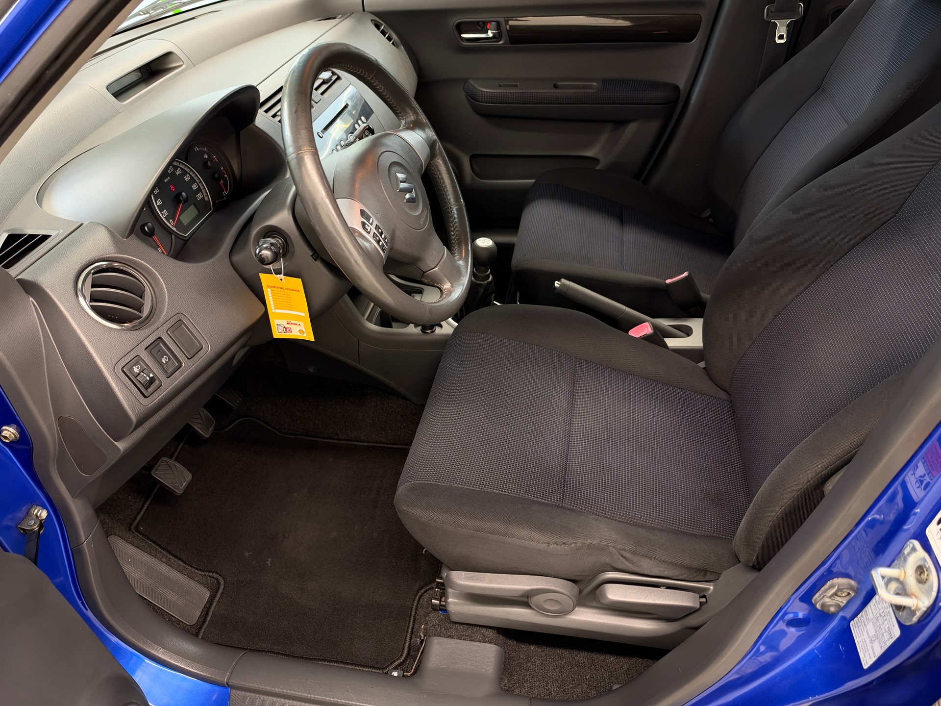 SUZUKI Swift 1.3i 16V GL 4x4-image-11