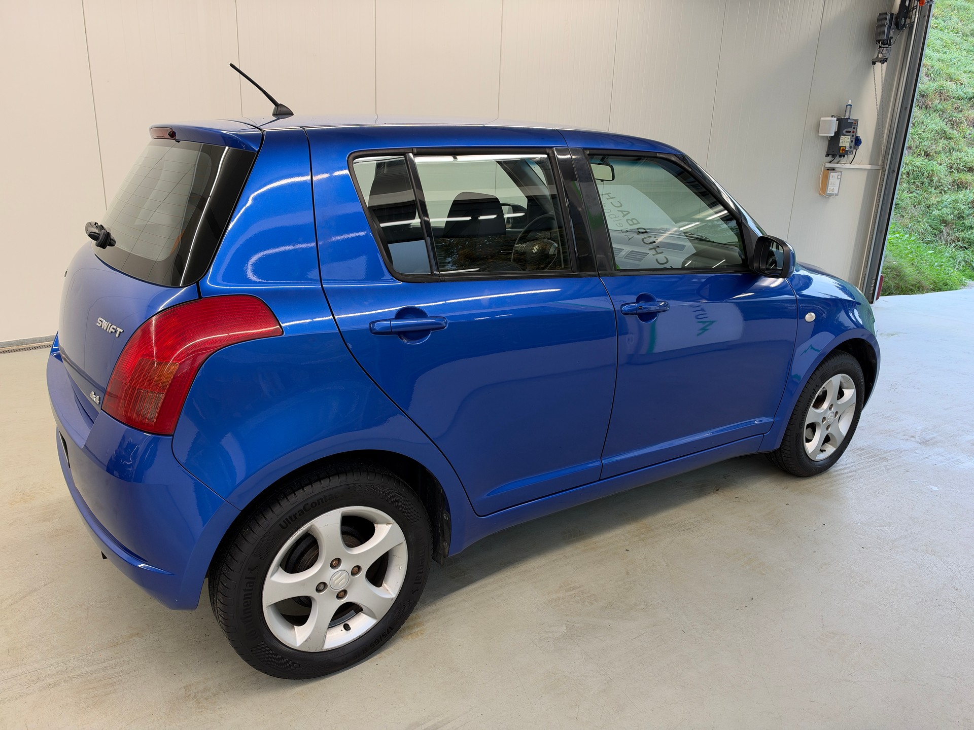 SUZUKI Swift 1.3i 16V GL 4x4-image-2