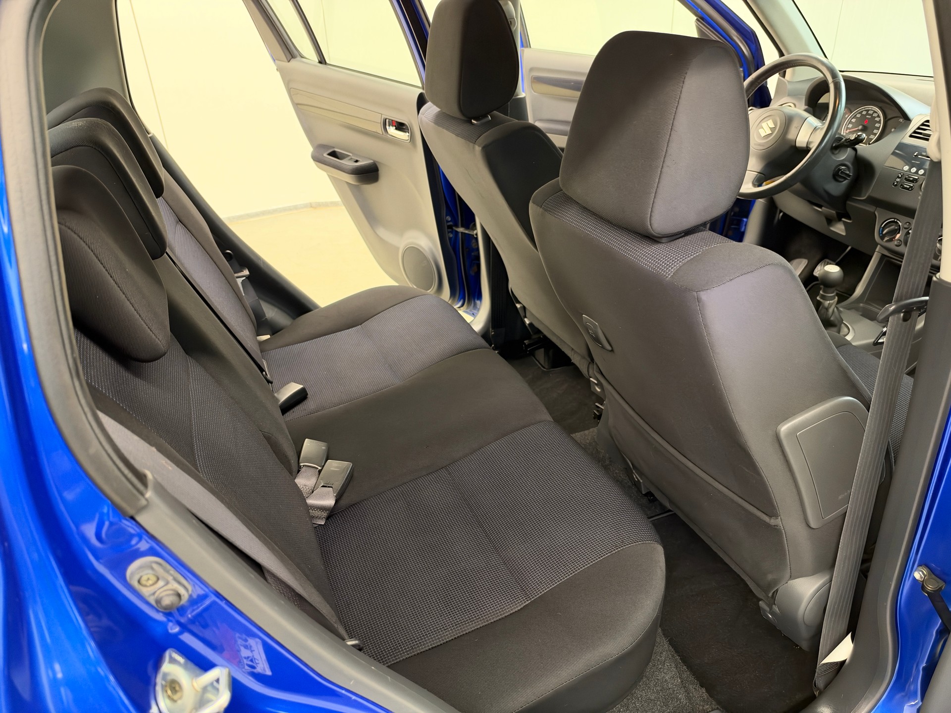 SUZUKI Swift 1.3i 16V GL 4x4-image-15
