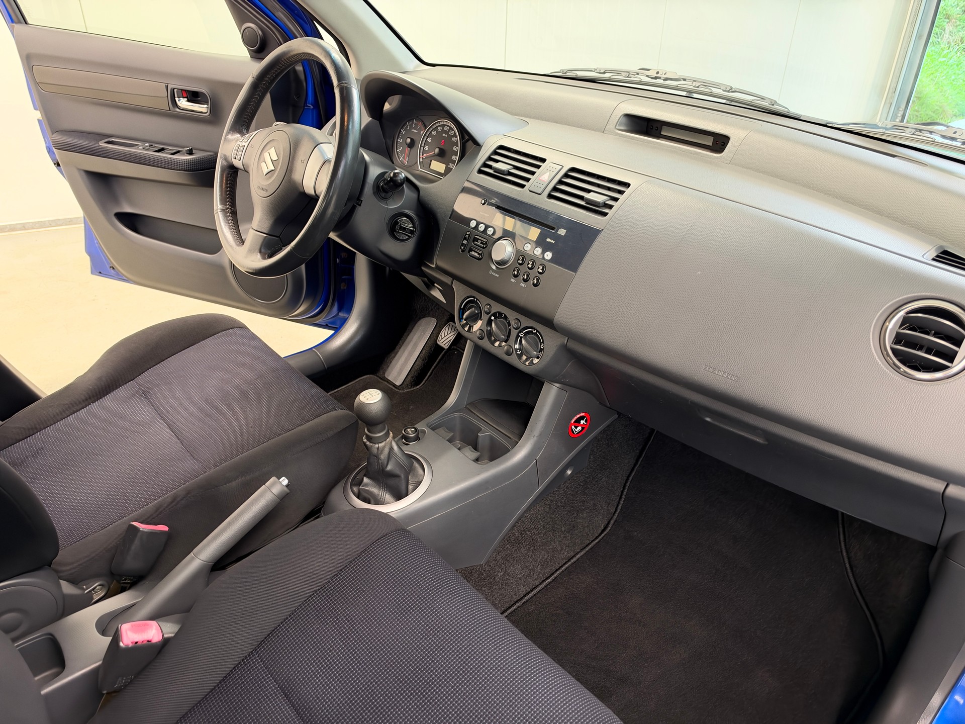 SUZUKI Swift 1.3i 16V GL 4x4-image-17