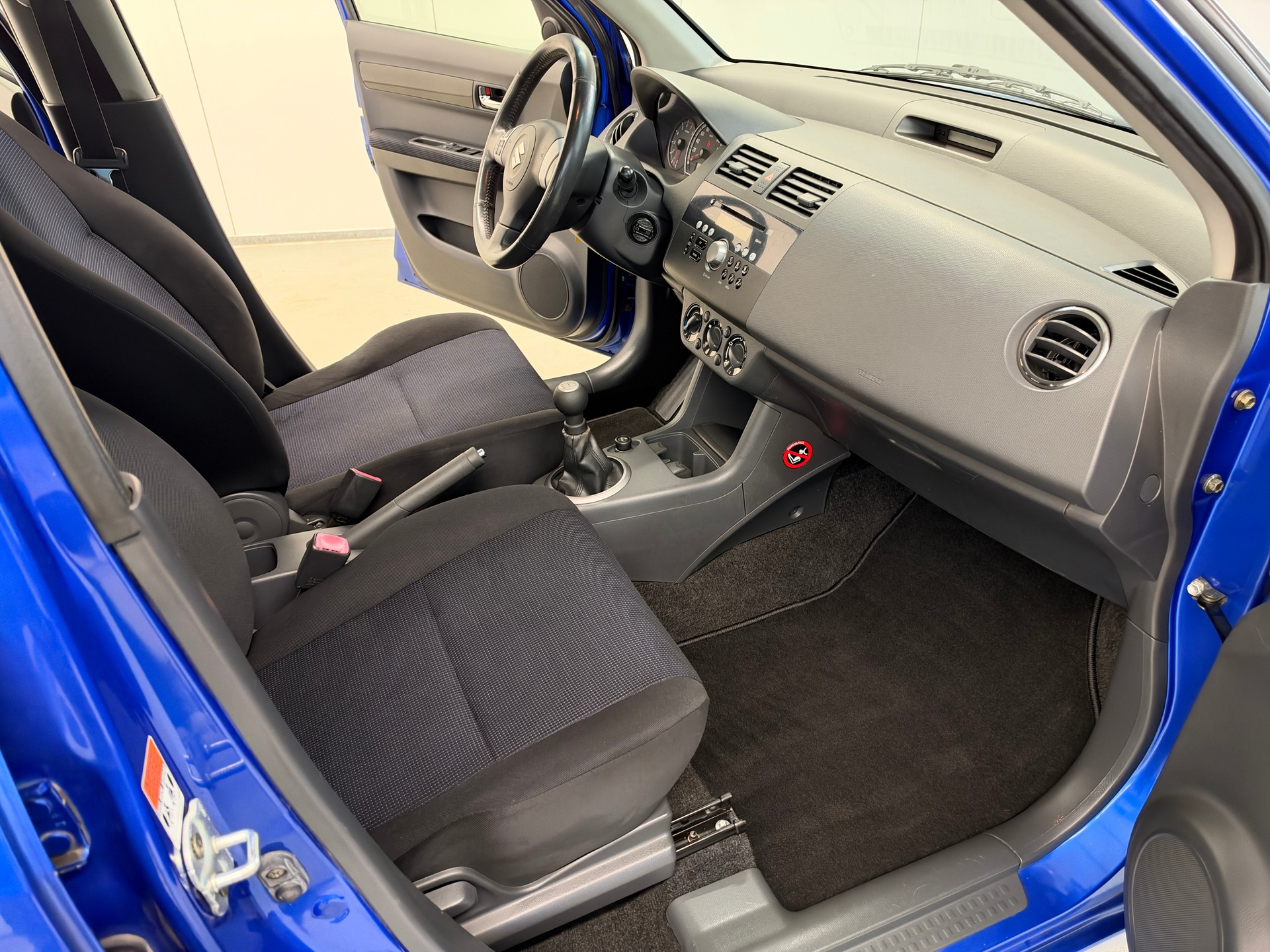 SUZUKI Swift 1.3i 16V GL 4x4-image-16