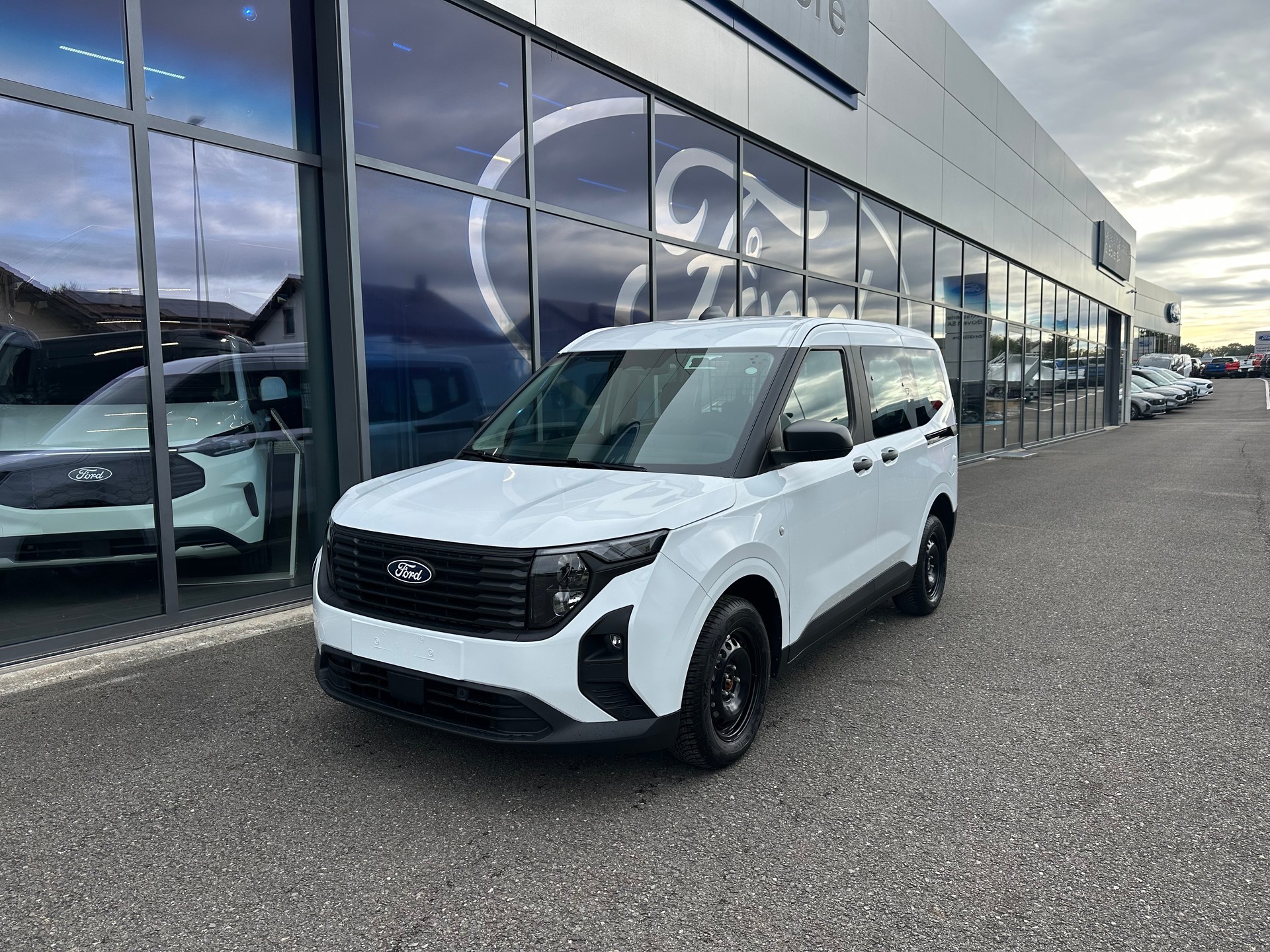 FORD Transit Courier Dkab. van 1.0 Trend/100CV/Man.-showroom-element-1