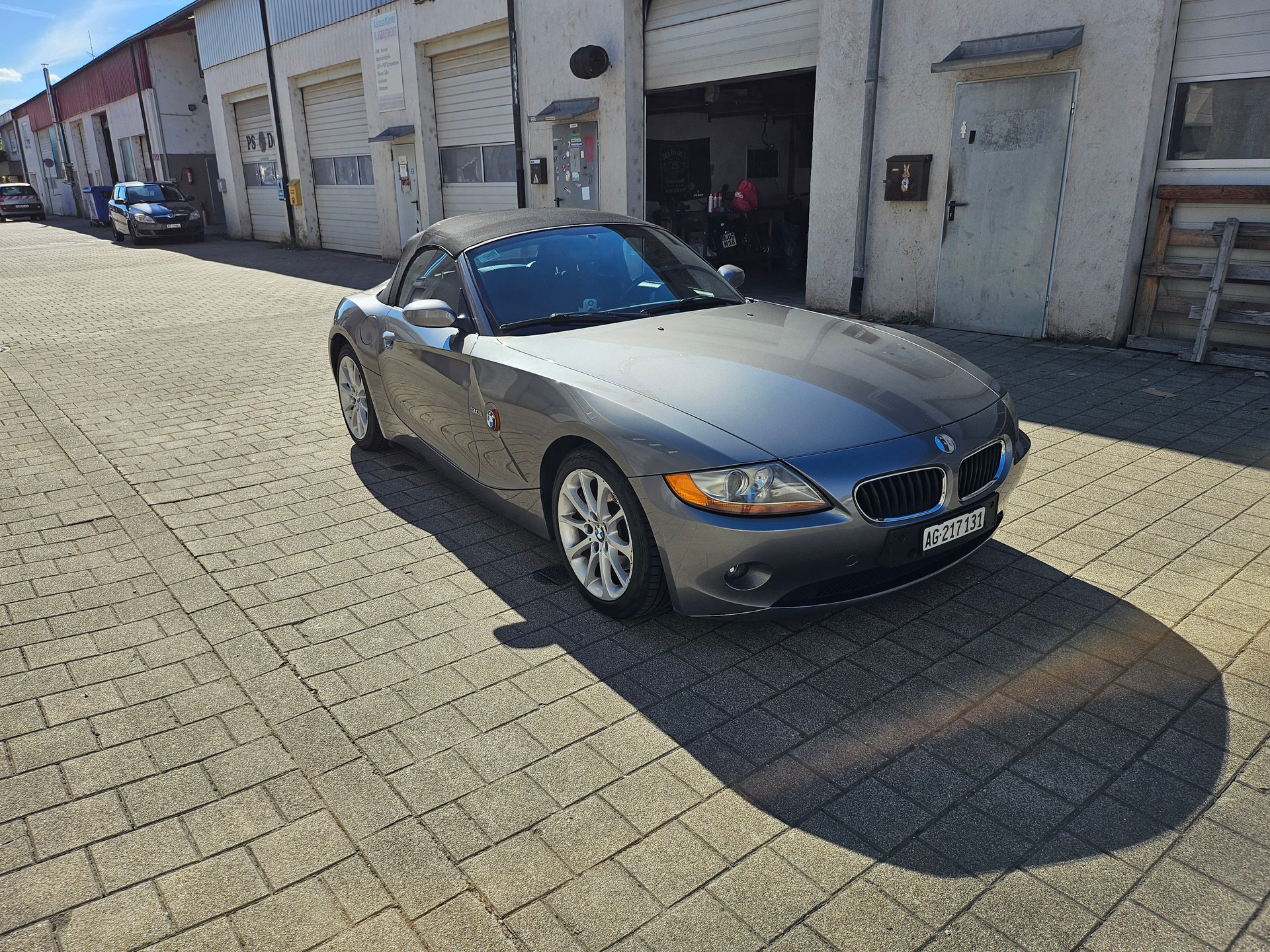 BMW 3.0i-image-3