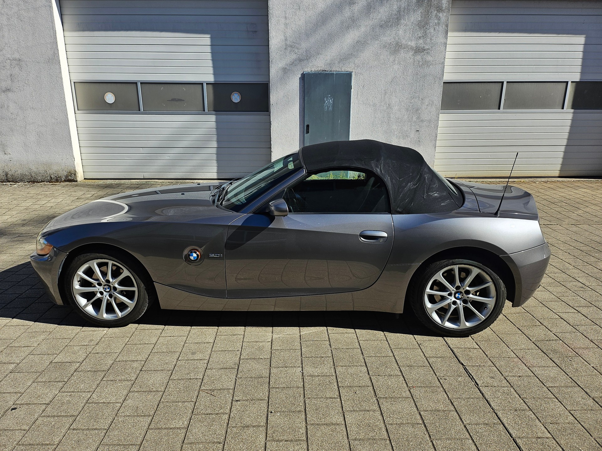 BMW 3.0i-image-1