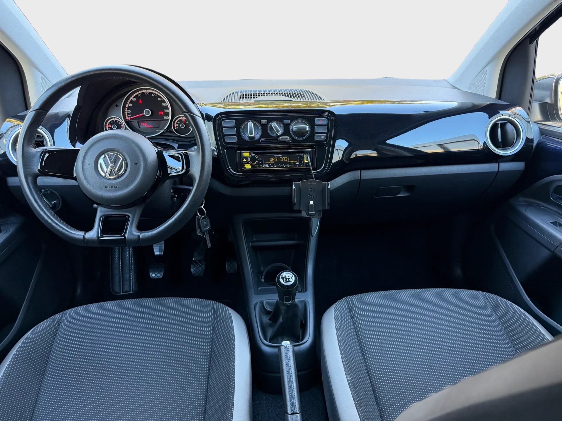 VW Up 1.0 high up-image-10