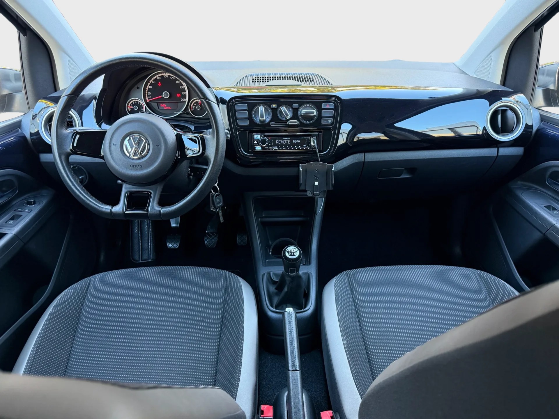 VW Up 1.0 high up-image-9