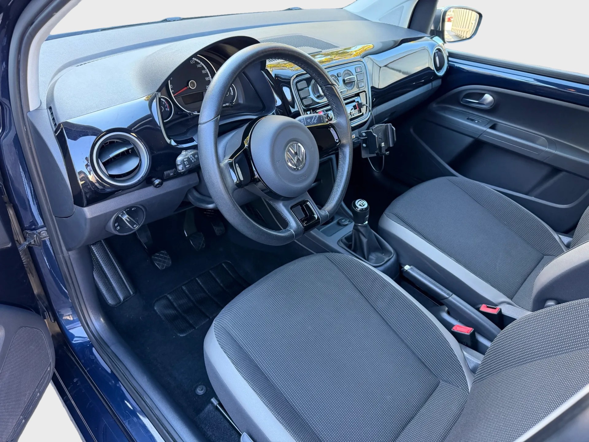 VW Up 1.0 high up-image-7