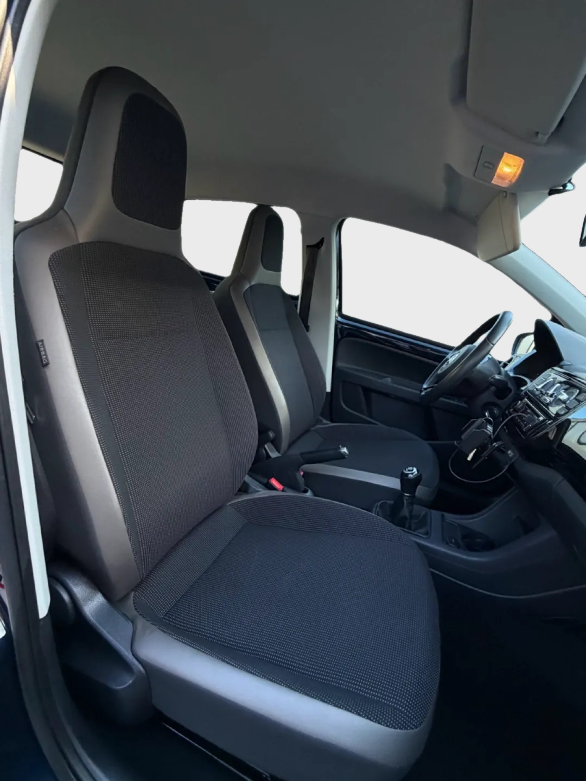 VW Up 1.0 high up-image-15