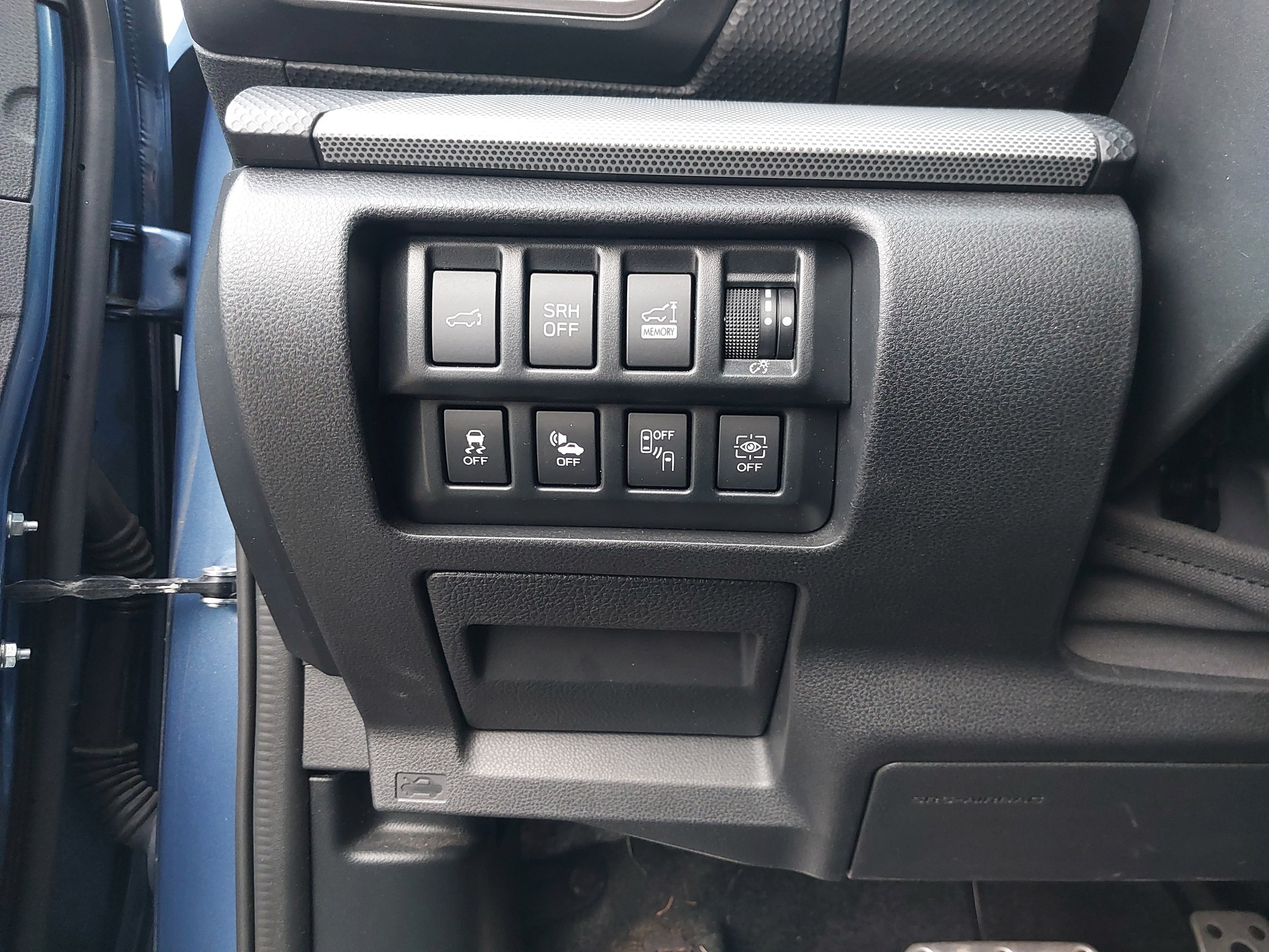 SUBARU Forester 2.0i e-Boxer Luxury Lineartronic-image-15