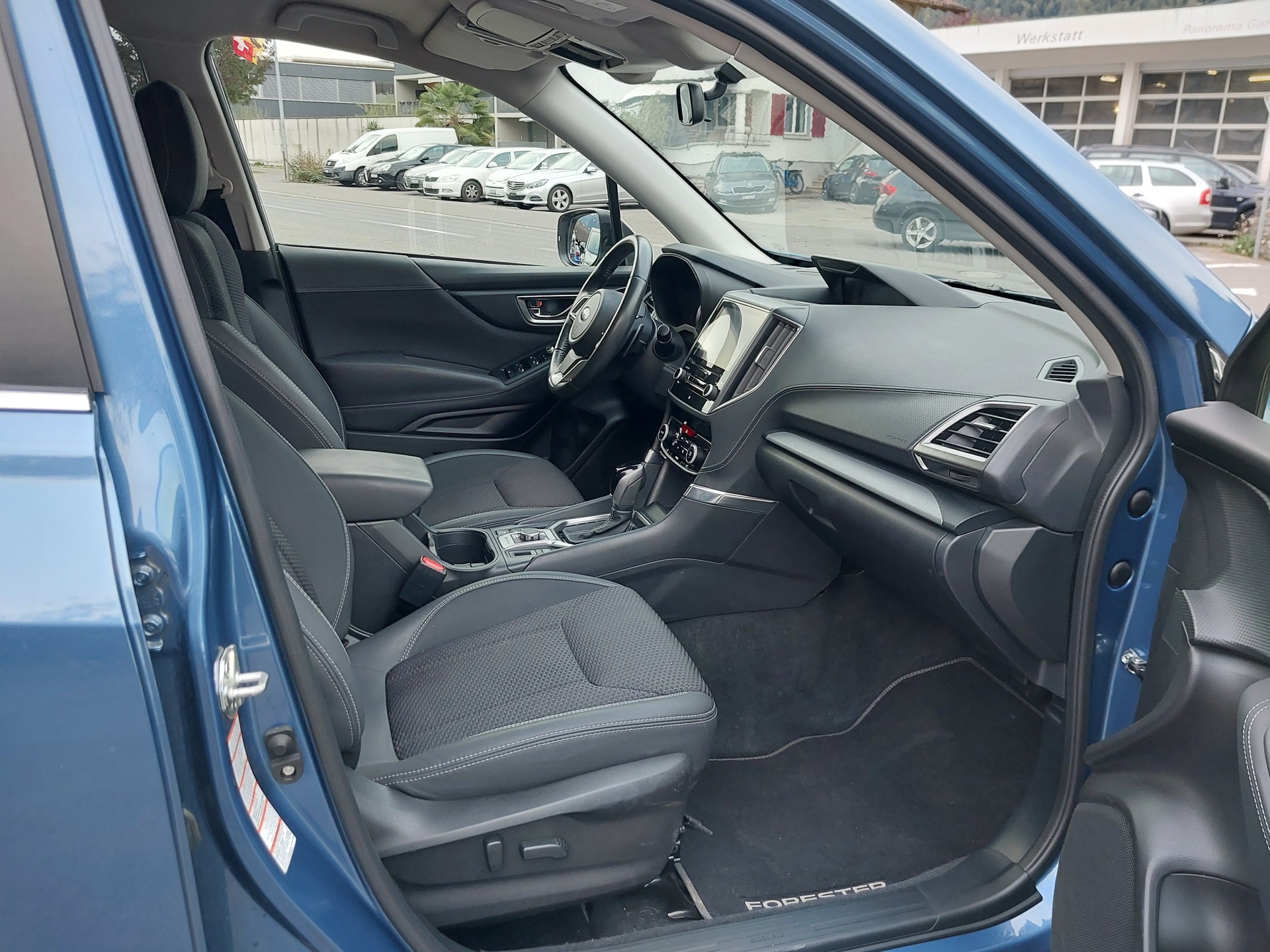 SUBARU Forester 2.0i e-Boxer Luxury Lineartronic-image-6