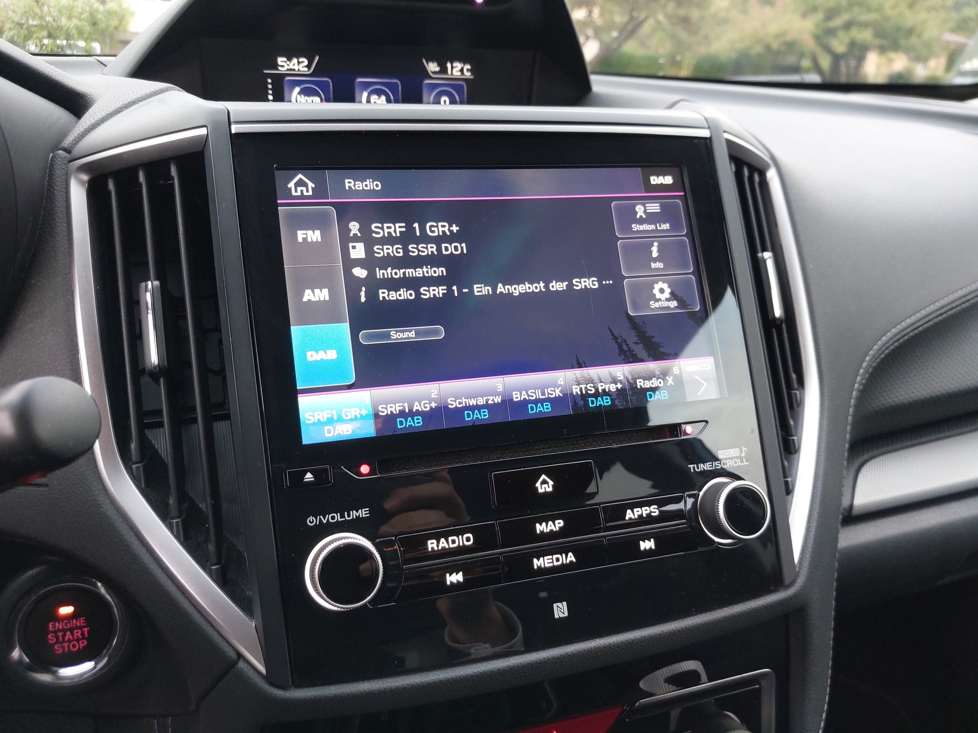 SUBARU Forester 2.0i e-Boxer Luxury Lineartronic-image-13