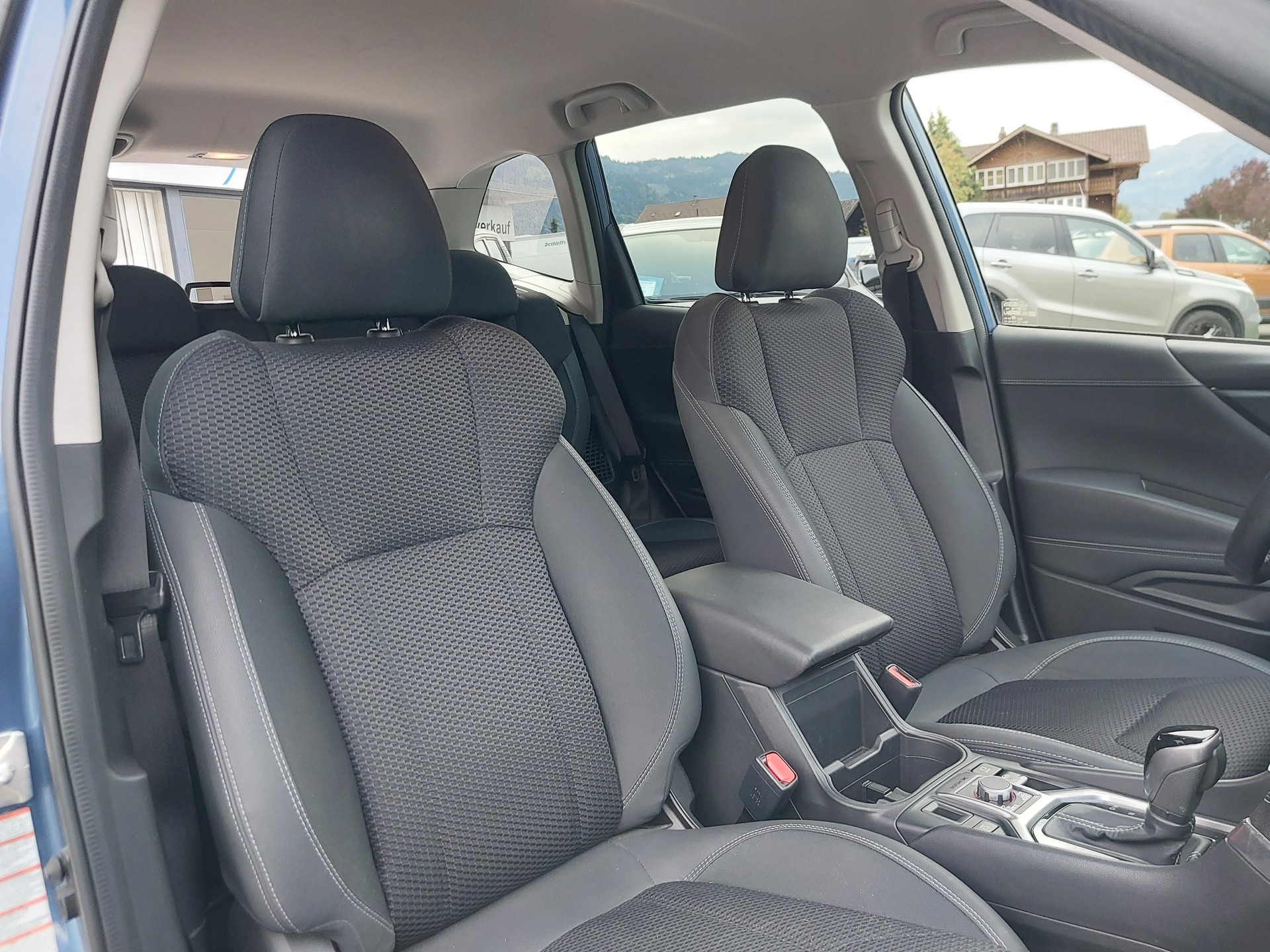 SUBARU Forester 2.0i e-Boxer Luxury Lineartronic-image-7