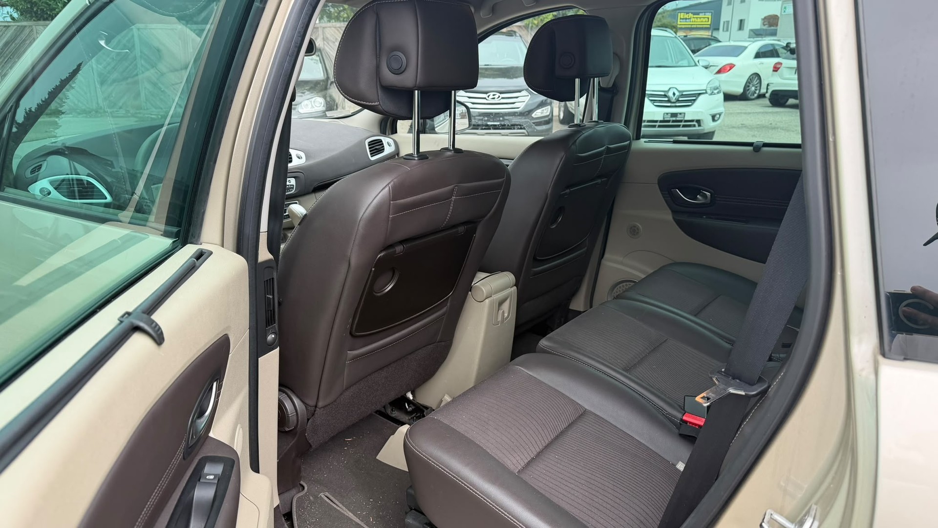 RENAULT Grand Scénic 2.0 dCi Privilège Automatic-image-11