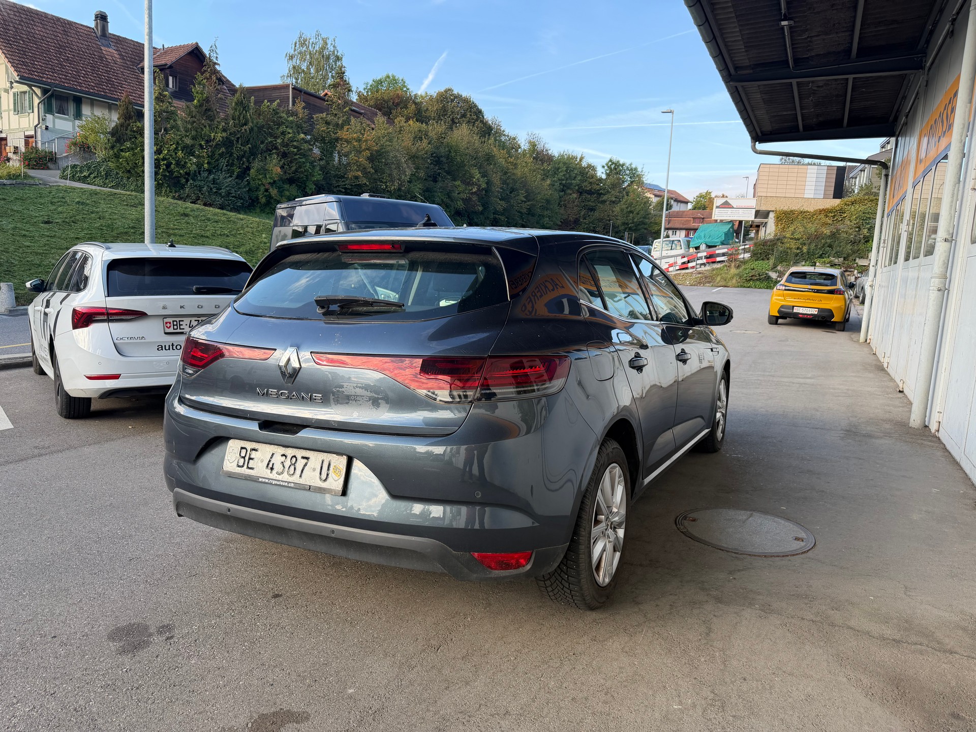 RENAULT Mégane Berline 1.3 16V Turbo Zen-image-2