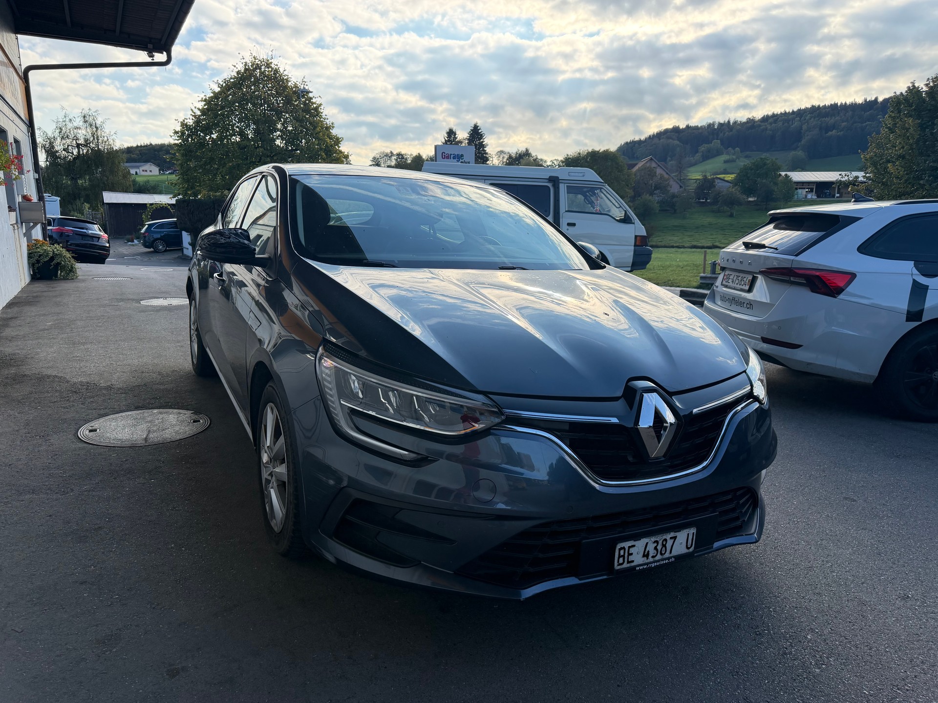 RENAULT Mégane Berline 1.3 16V Turbo Zen-image-0
