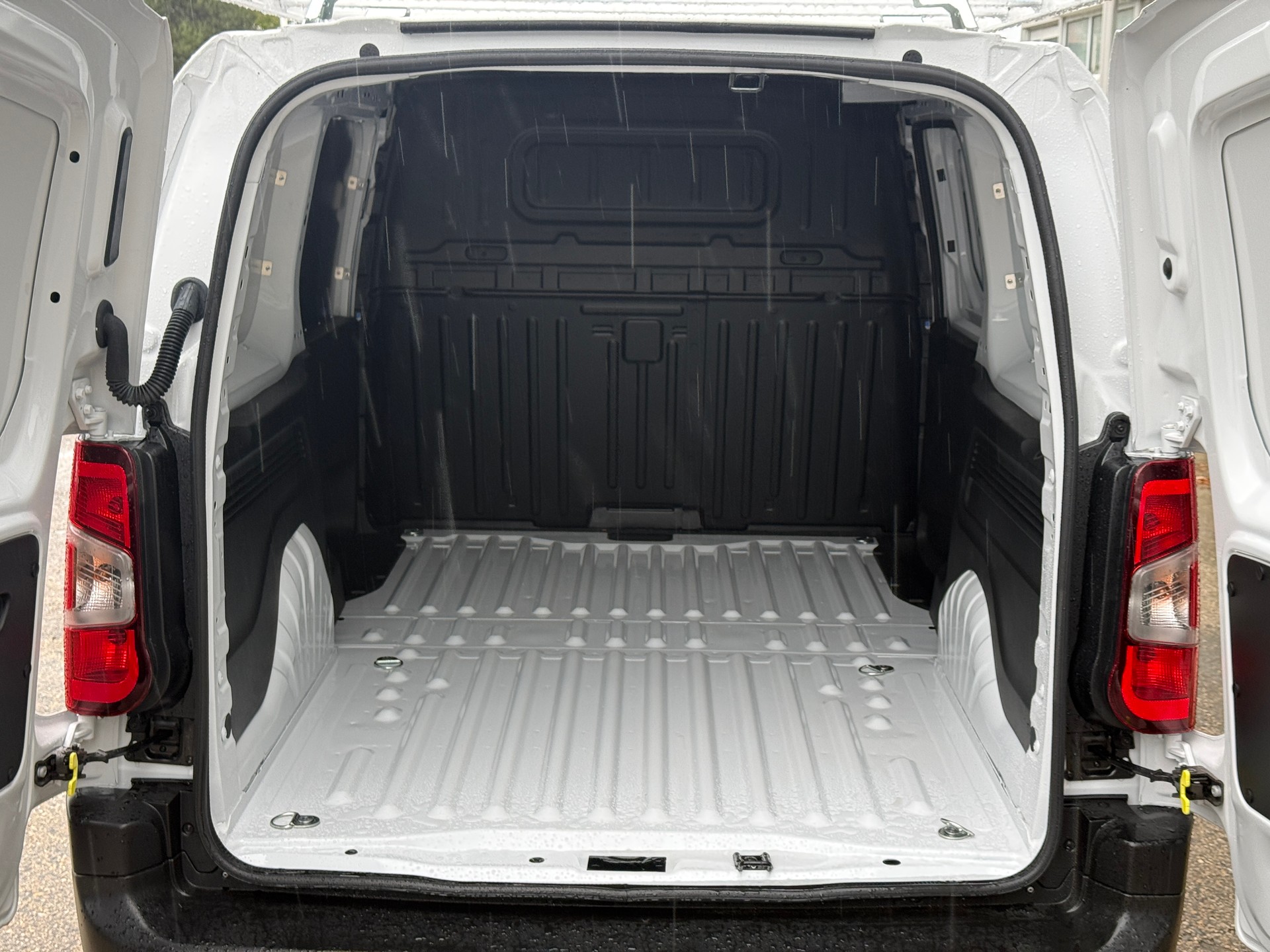 FIAT E-Doblo L2 50kWh 800kg-image-4