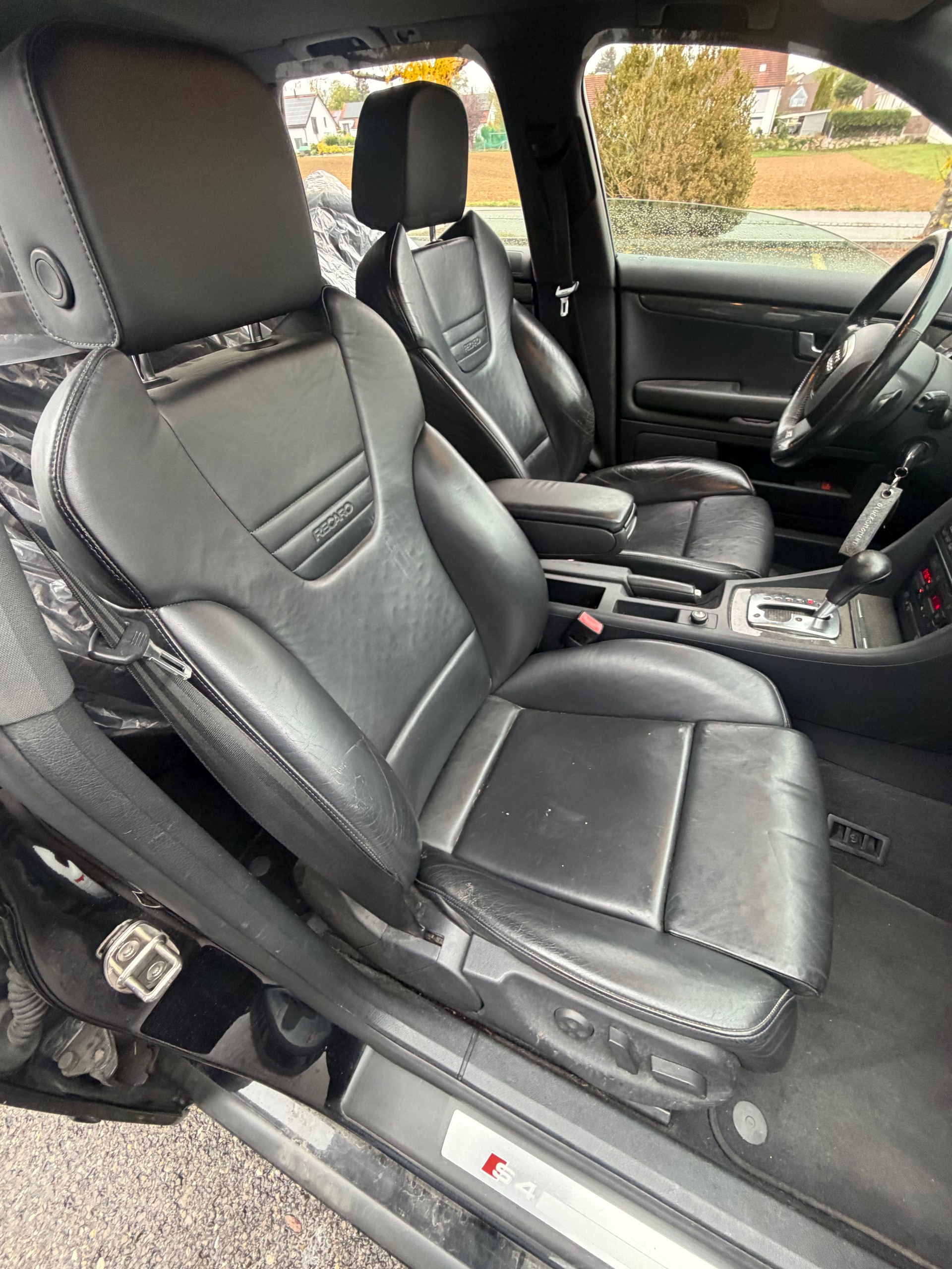 AUDI S4 Avant 4.2 V8 quattro-image-12