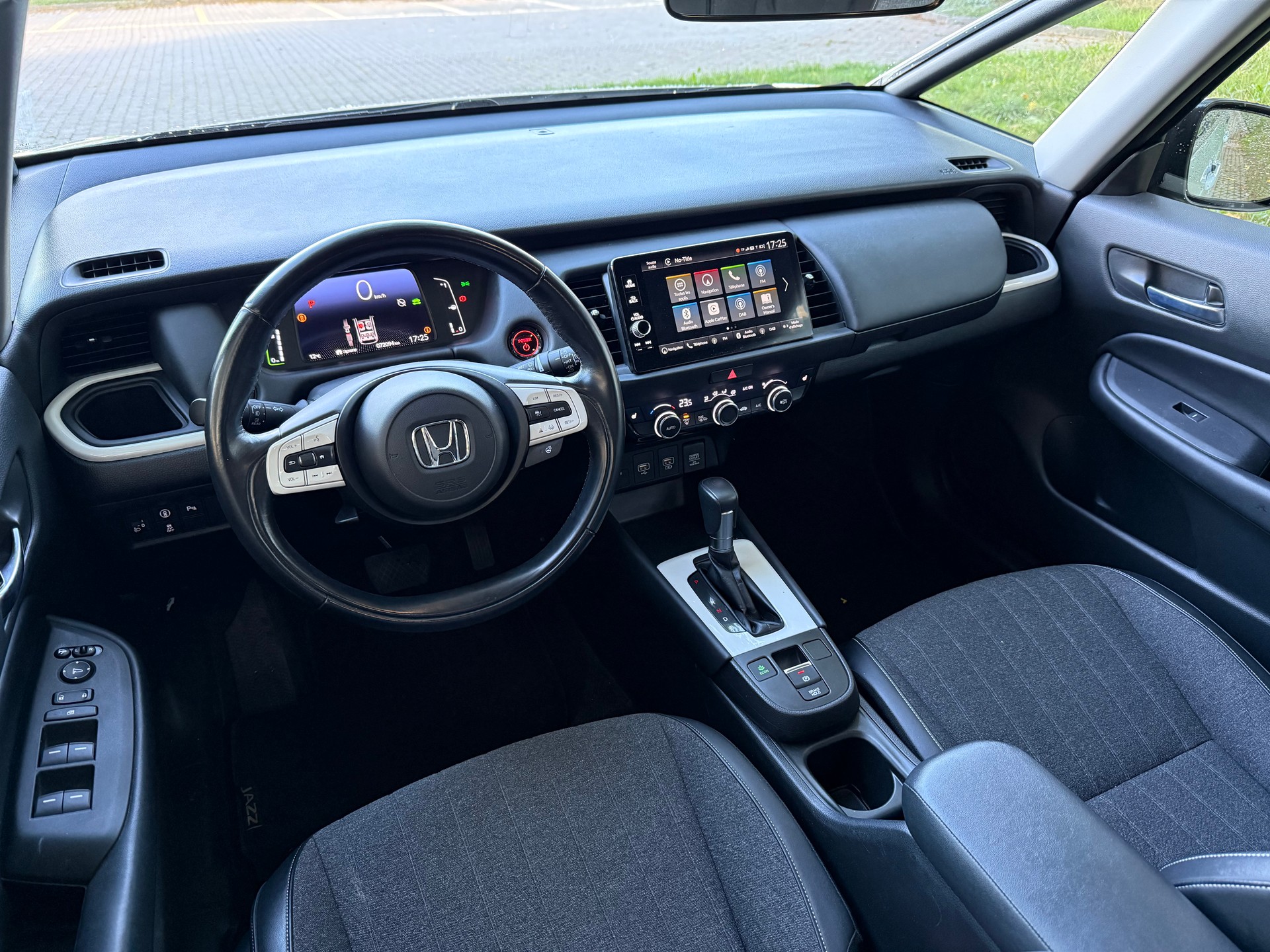 HONDA Jazz 1.5i-MMD Executive E-CVT-image-7