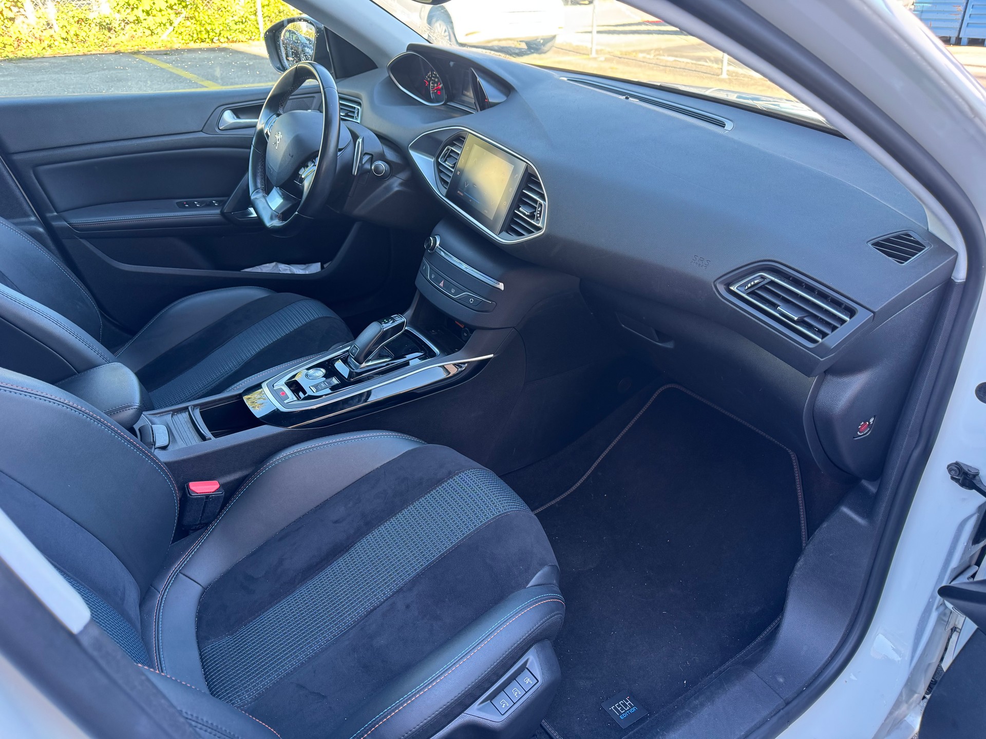 PEUGEOT 308 1.5 BlueHDI Tech Edition EAT8-image-8