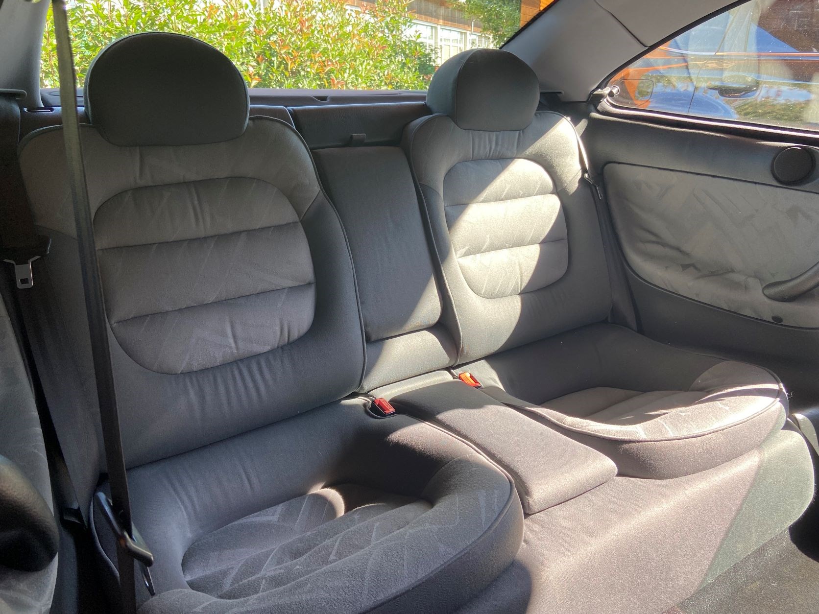 PEUGEOT 406 Coupé 2.0 16V-image-7