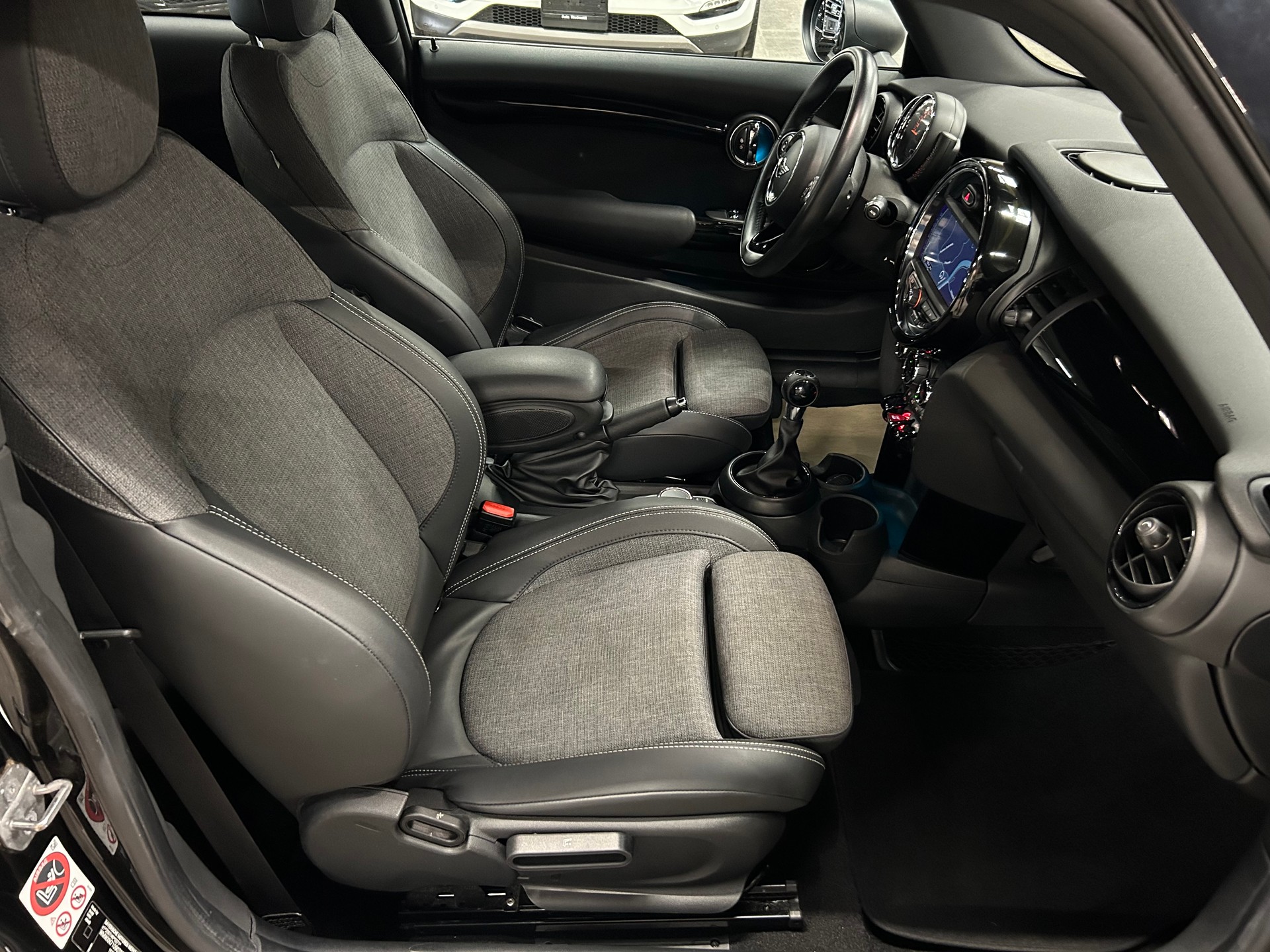 MINI Mini One Classic Edition-image-9