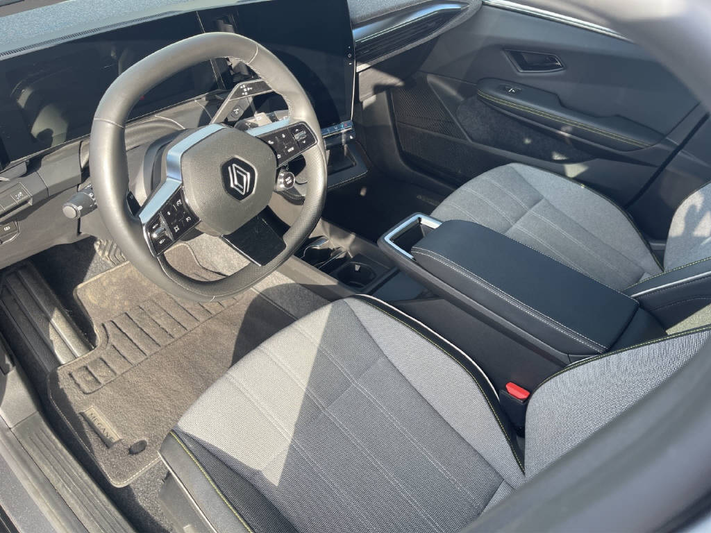 RENAULT Mégane E-Tech techno-image-8