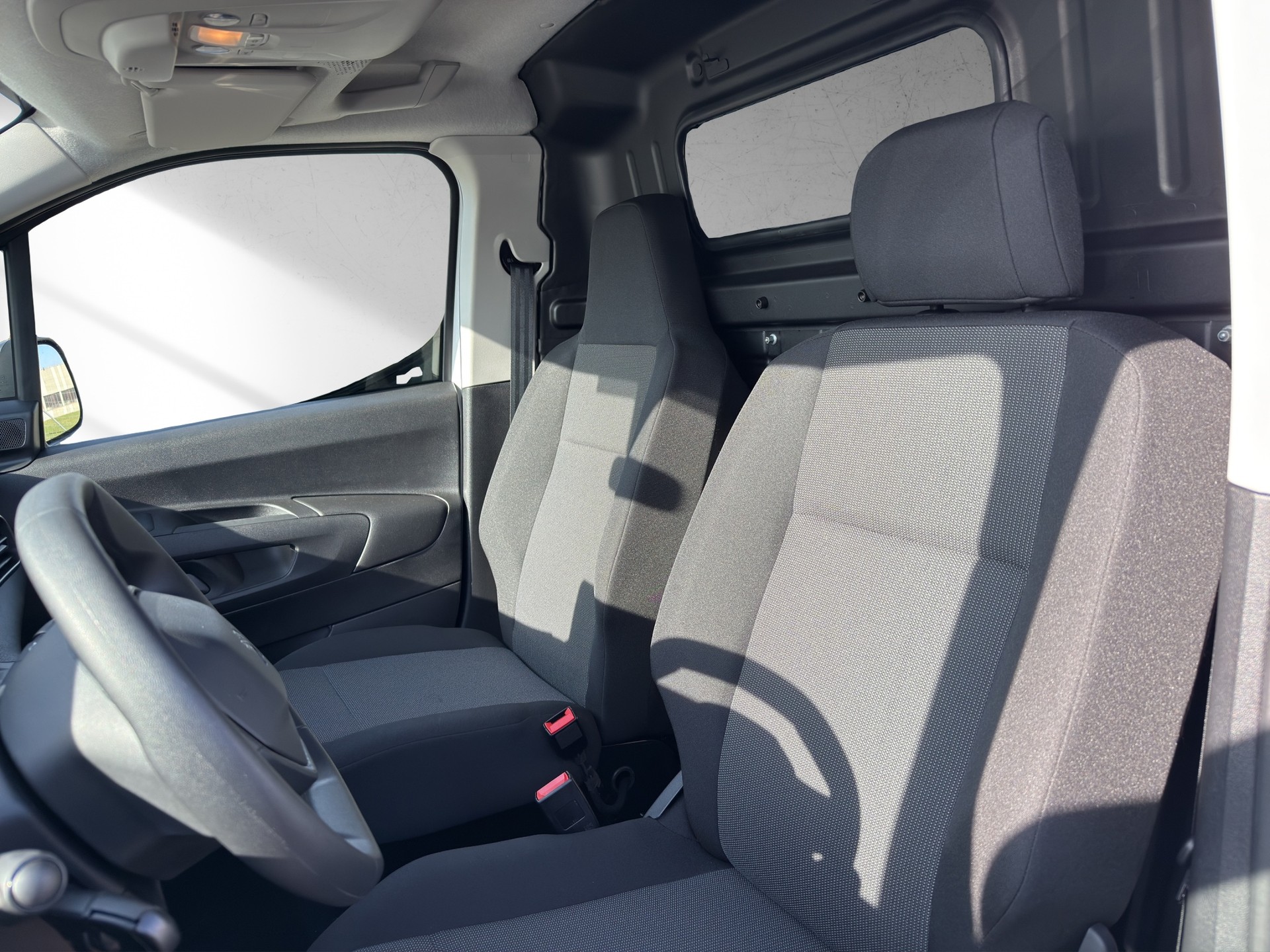 PEUGEOT e-Partner 50kWh Pro-image-7
