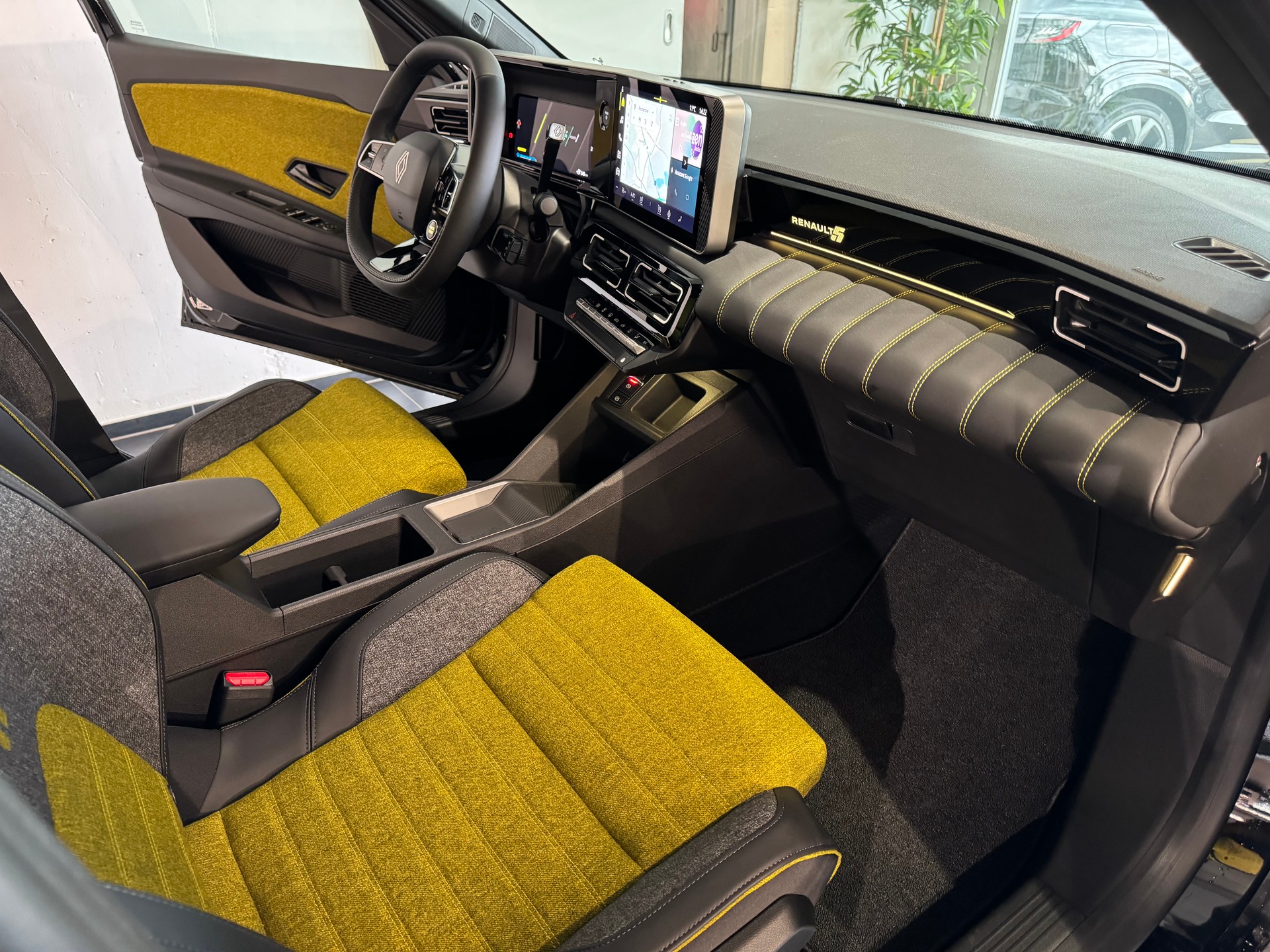 RENAULT R5 E-TECH 100% ELECTRIC iconic five 150PS Comfort Range-image-16
