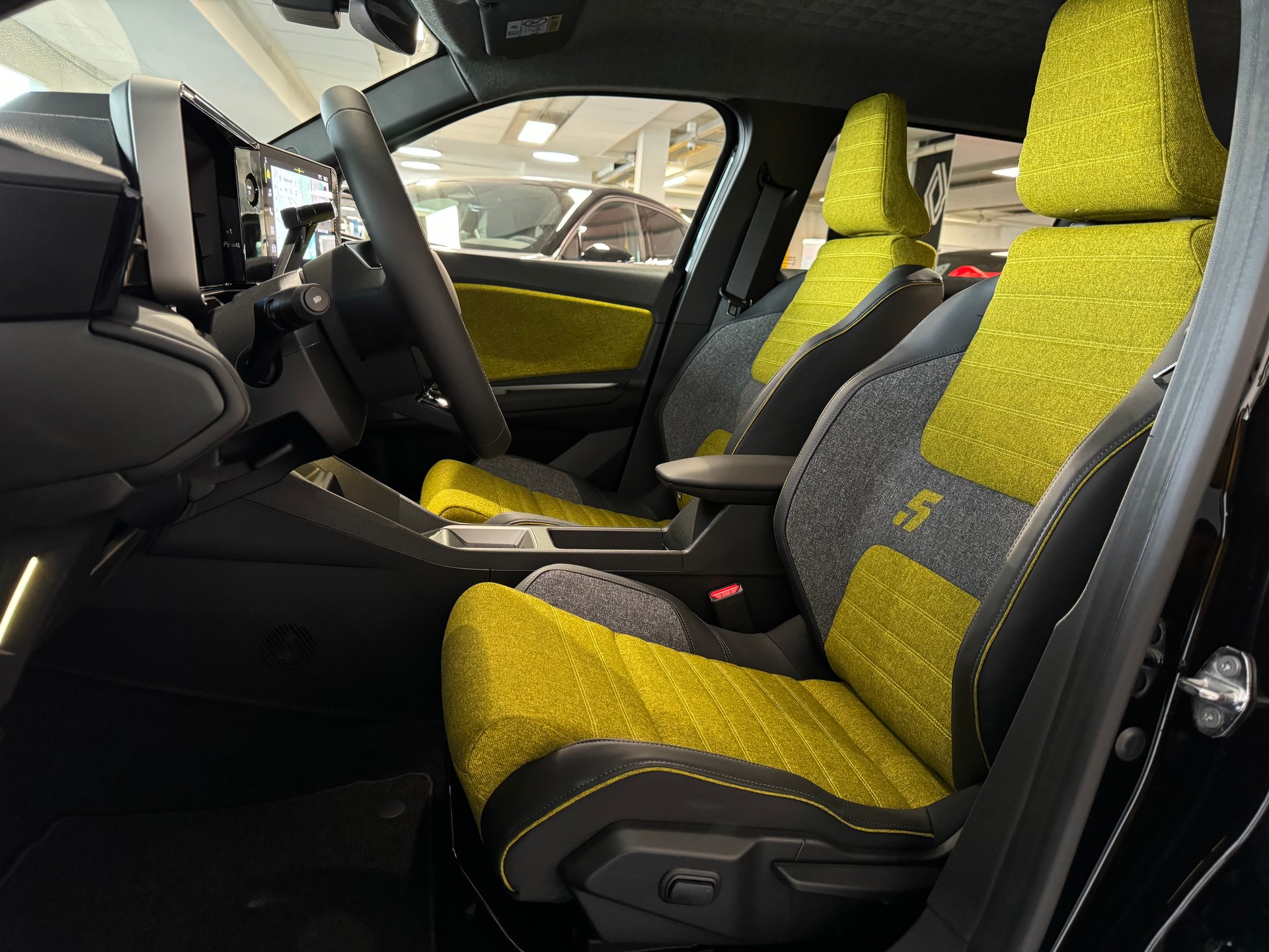 RENAULT R5 E-TECH 100% ELECTRIC iconic five 150PS Comfort Range-image-10