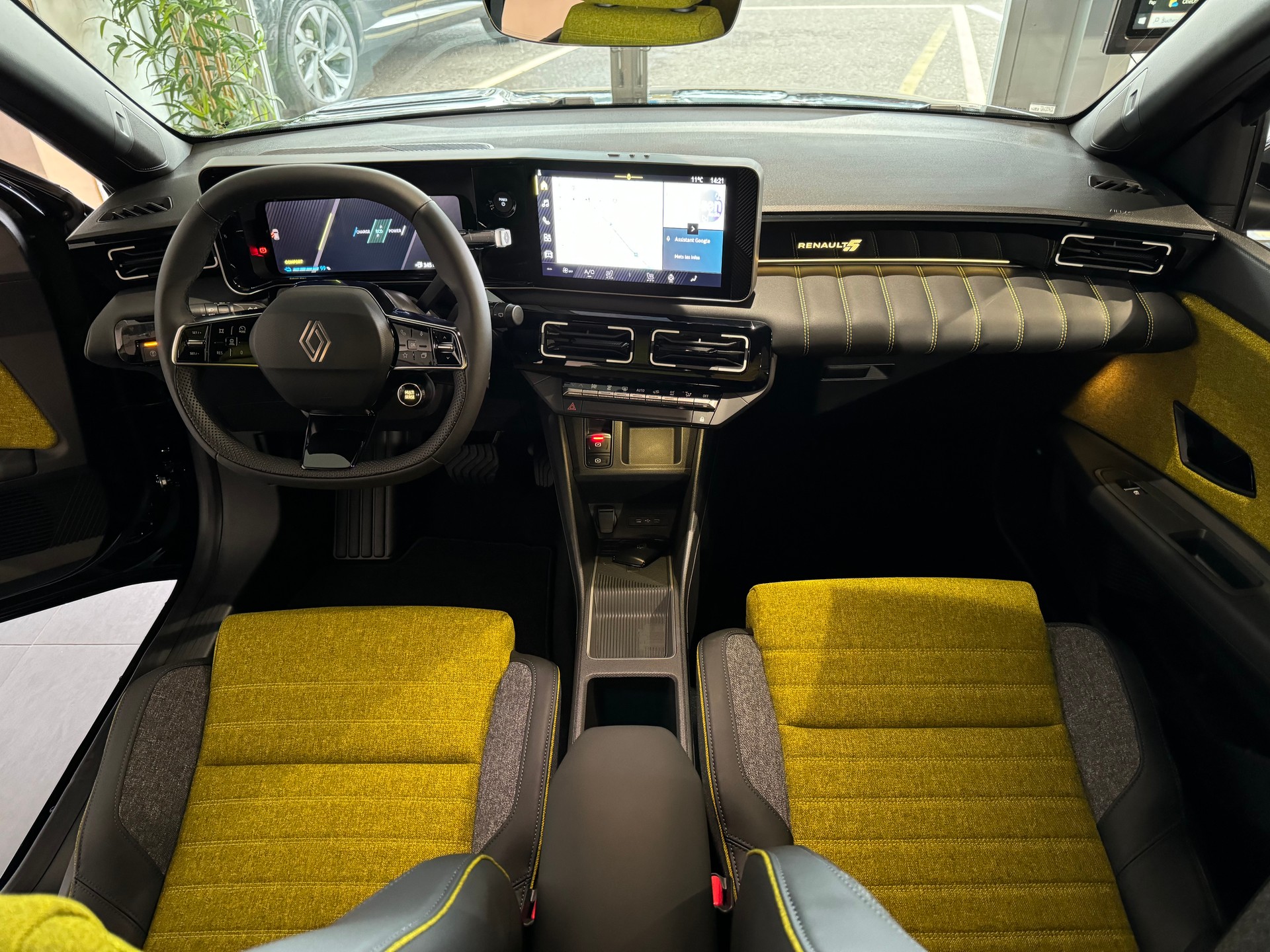 RENAULT R5 E-TECH 100% ELECTRIC iconic five 150PS Comfort Range-image-9