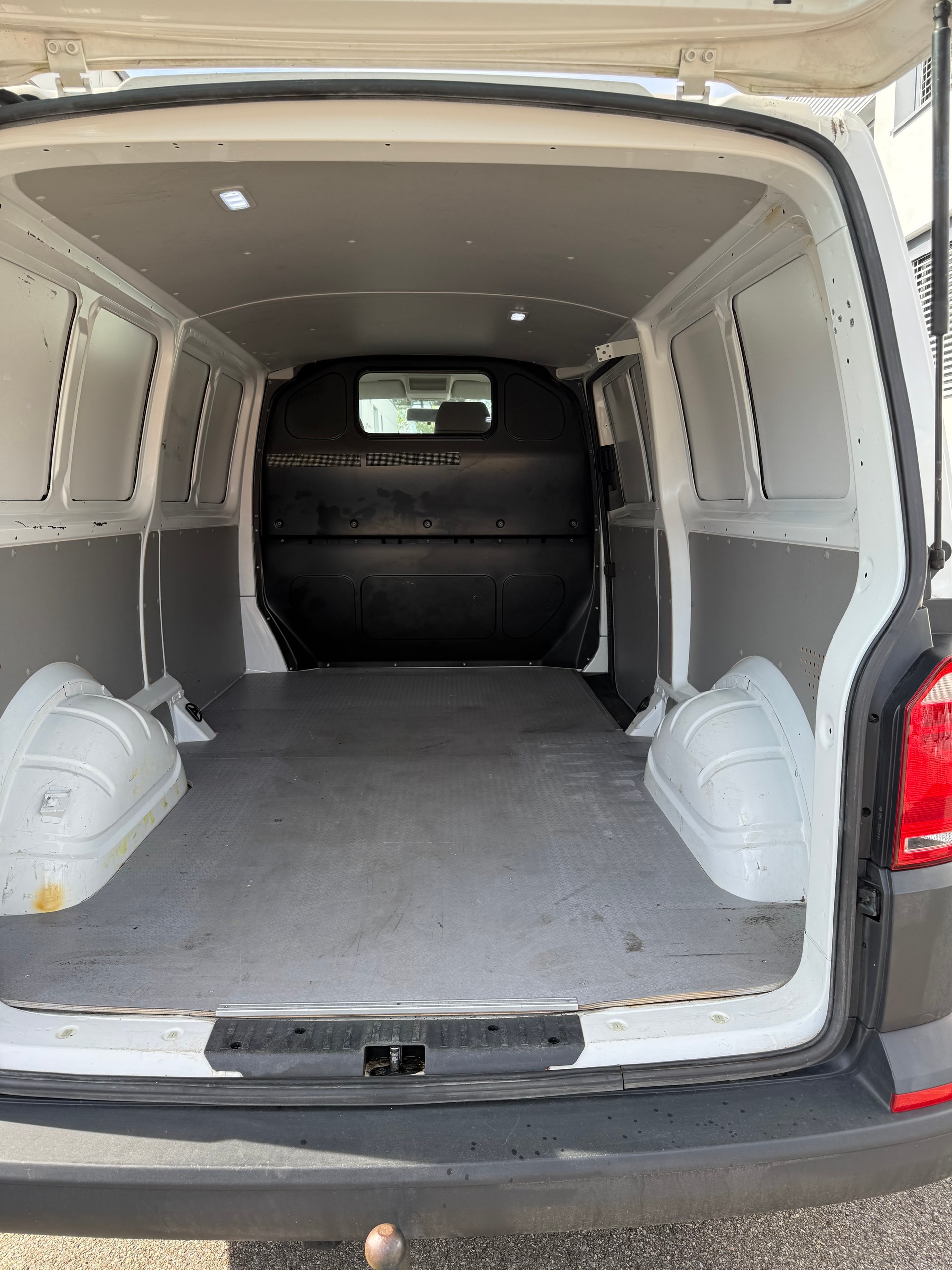 VW T6 2.0 TDI Tranporter-image-1