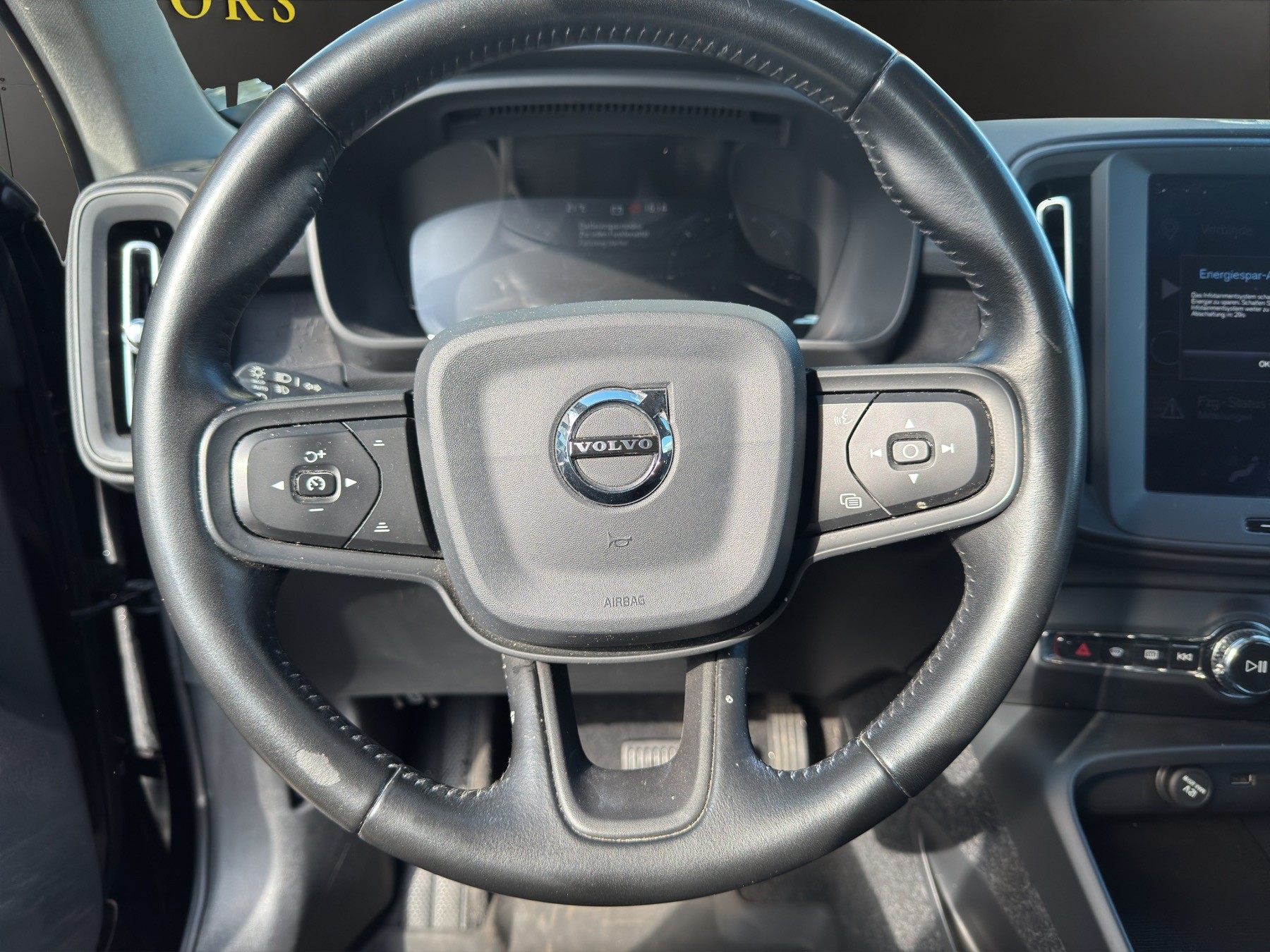 VOLVO XC40 D3 AWD Momentum Geartronic-image-15