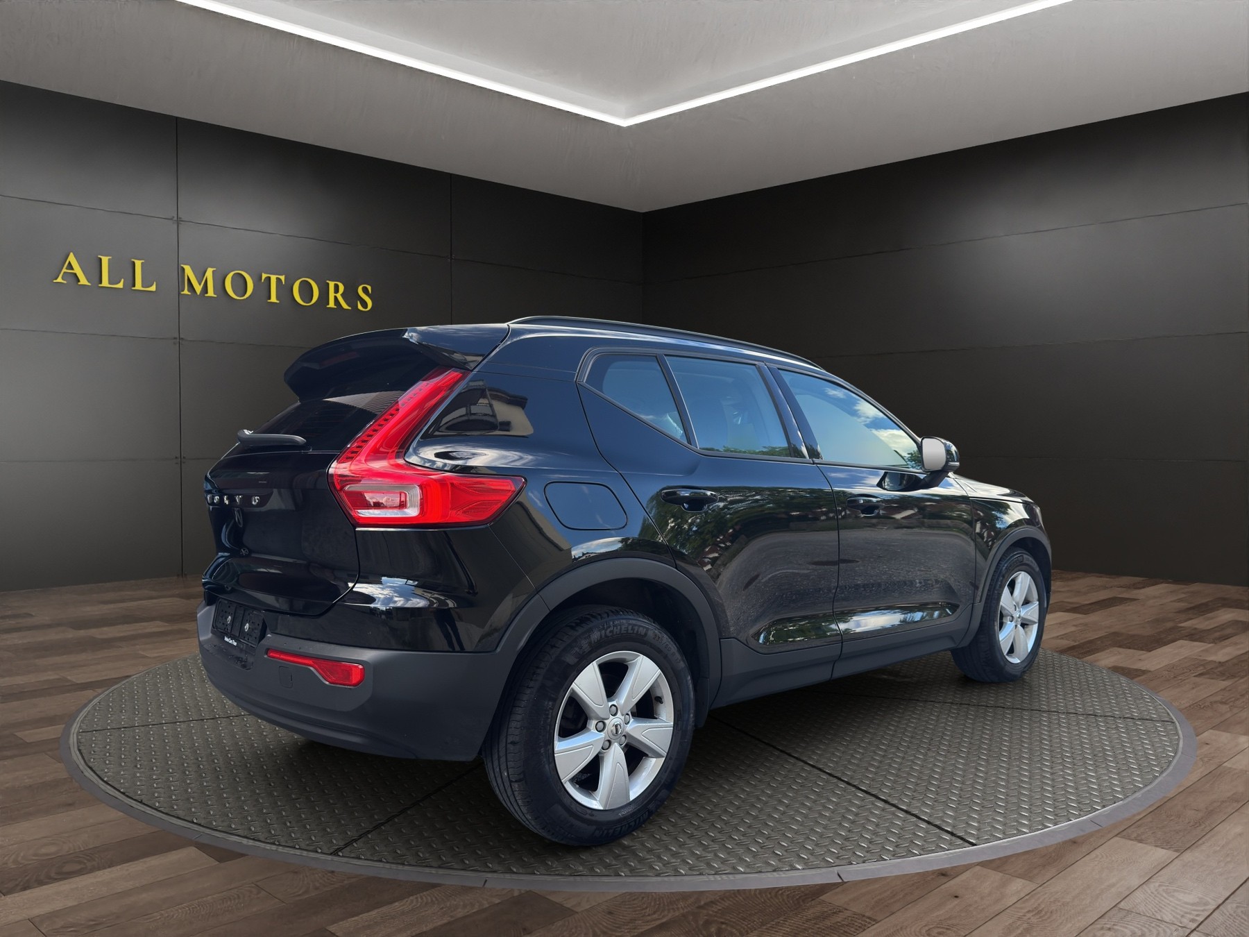 VOLVO XC40 D3 AWD Momentum Geartronic-image-5