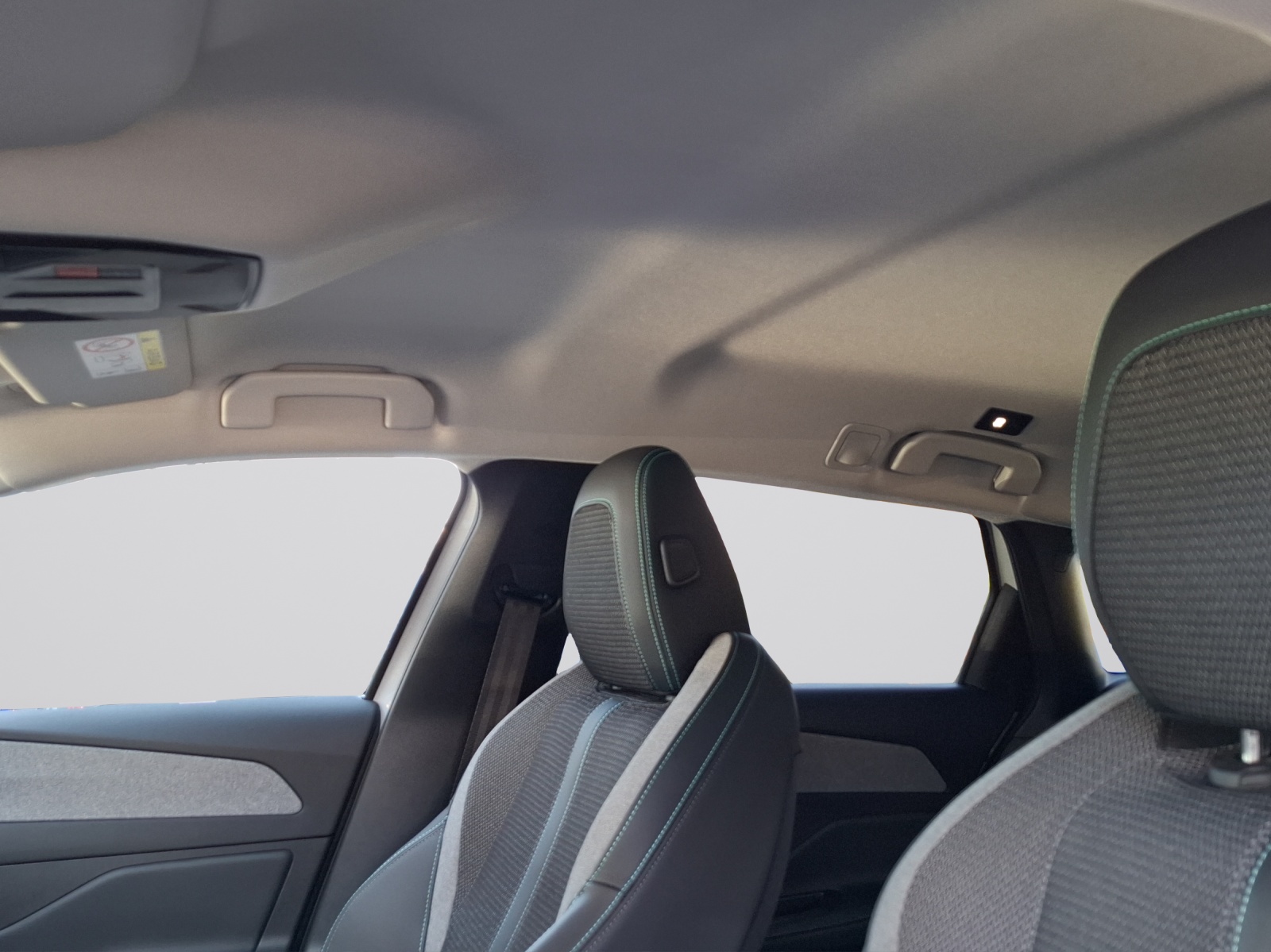 PEUGEOT 308 e SW Allure 54kWh-image-11