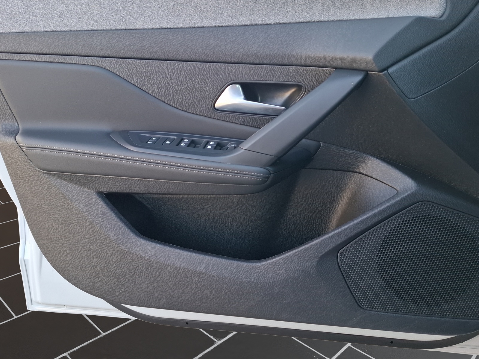 PEUGEOT 308 e SW Allure 54kWh-image-10