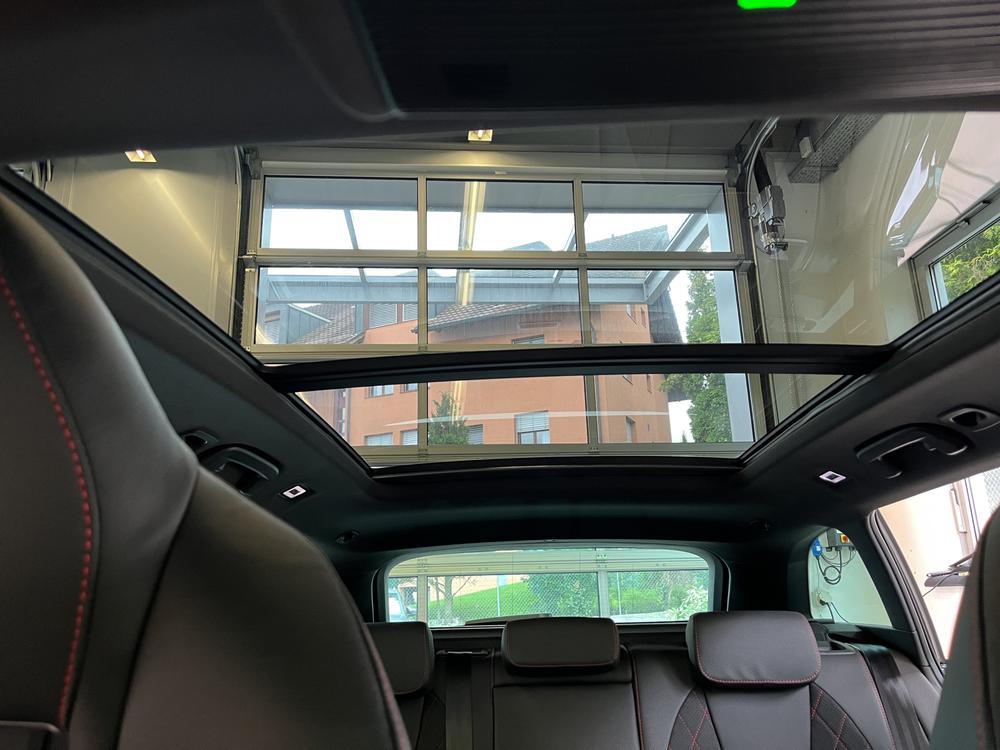 SKODA Octavia Combi 2.0 TSI DSG RS-image-10