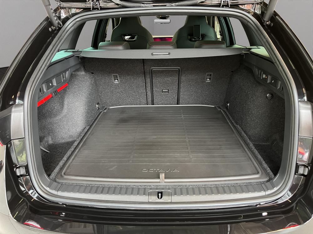 SKODA Octavia Combi 2.0 TSI DSG RS-image-7