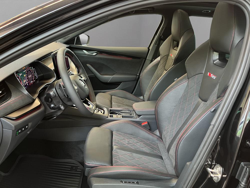 SKODA Octavia Combi 2.0 TSI DSG RS-image-5