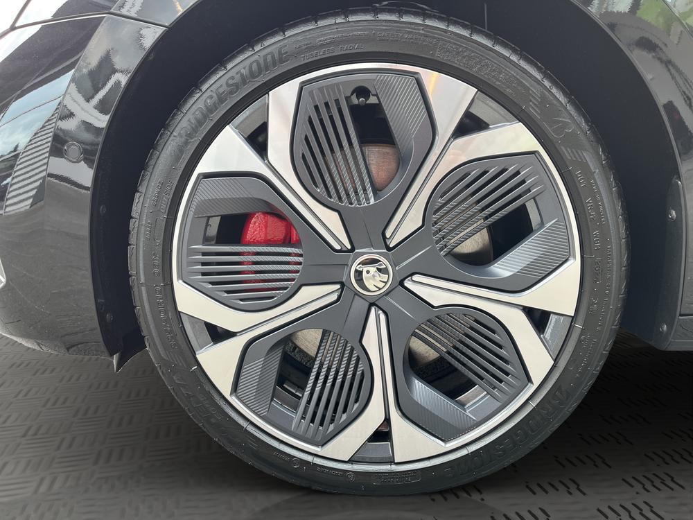 SKODA Octavia Combi 2.0 TSI DSG RS-image-12
