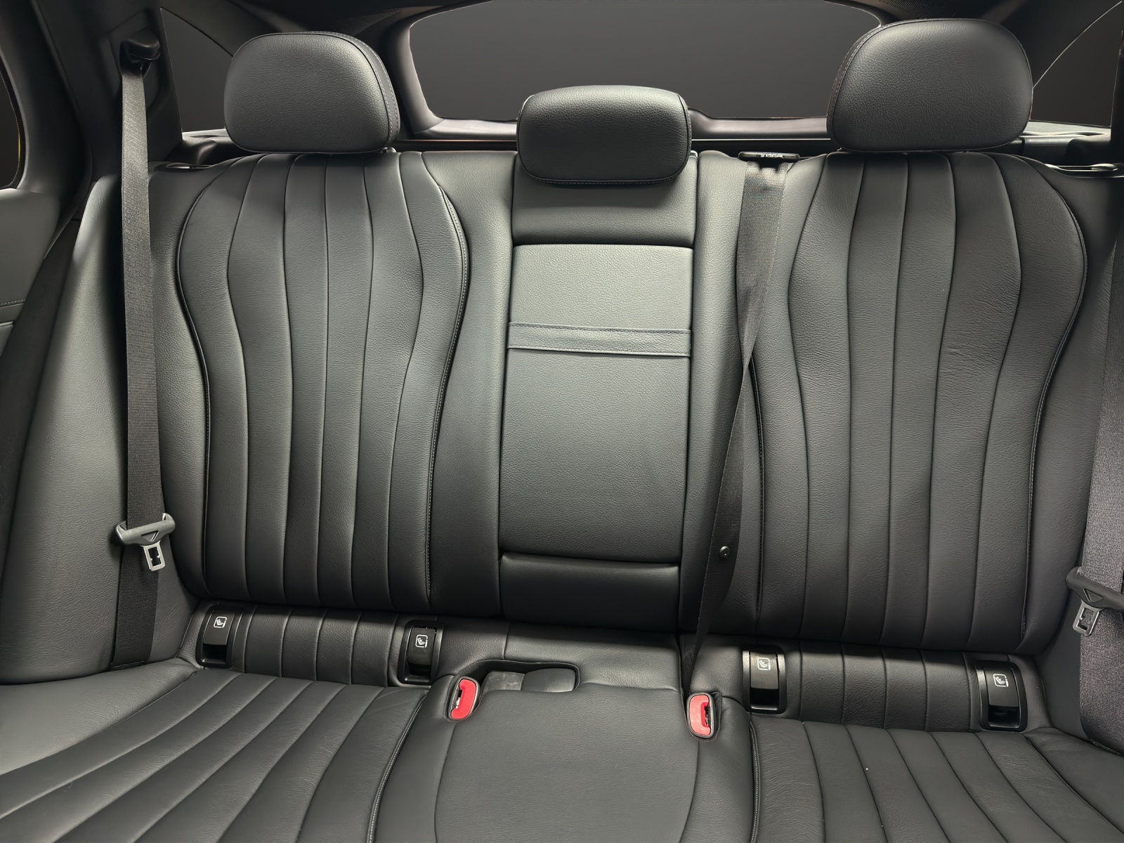 MERCEDES-BENZ E 220 d T 4M 9G-Tronic-image-14