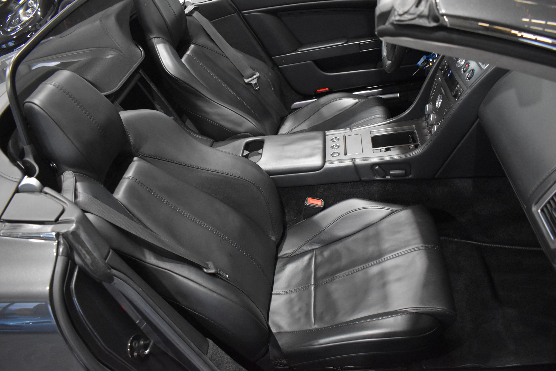 ASTON MARTIN V8 Vantage 4.3 Sportshift-image-13