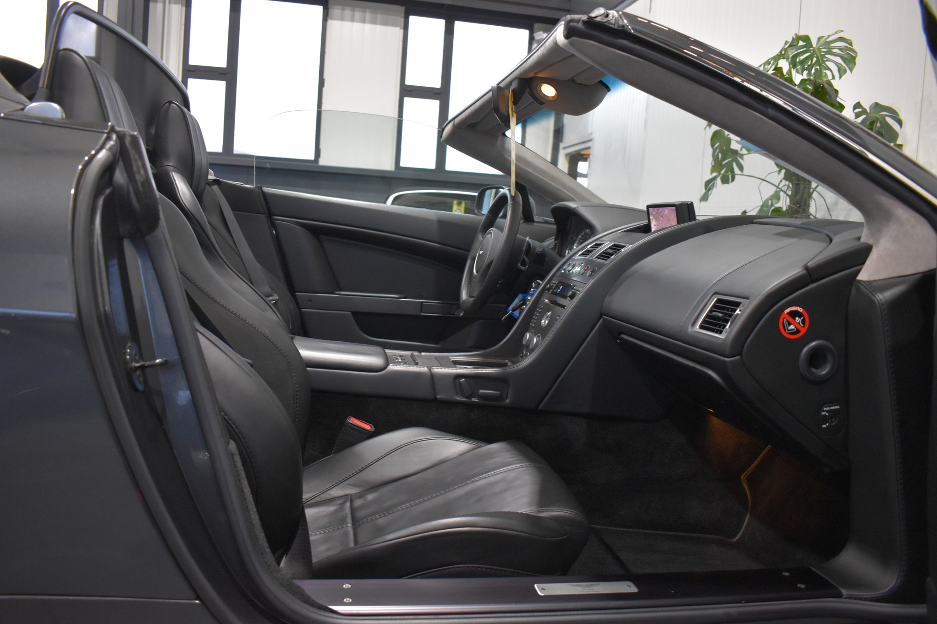 ASTON MARTIN V8 Vantage 4.3 Sportshift-image-12